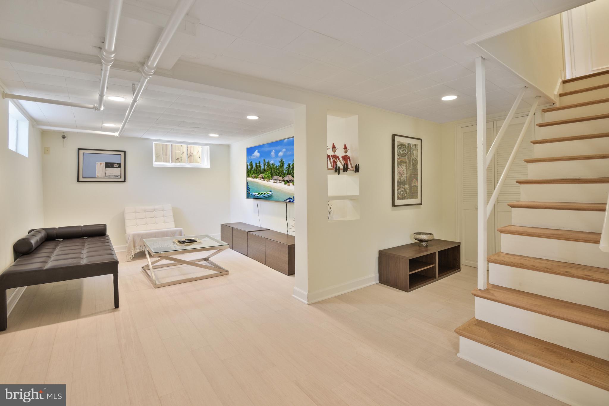 CHEVY CHASE VILLAGE - Residential