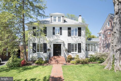 Photo of 3919 Oliver Street, CHEVY CHASE, MD 20815 (MLS # MDMC2186452)