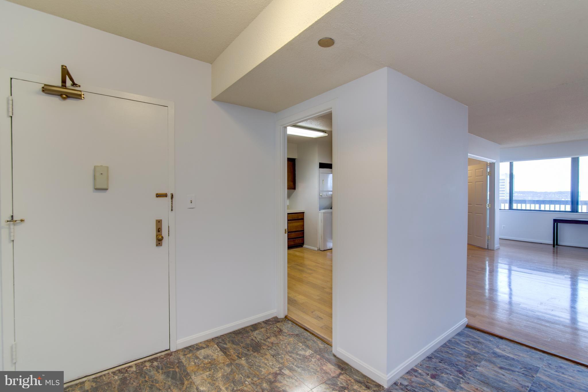 SKYLINE HOUSE - Residential