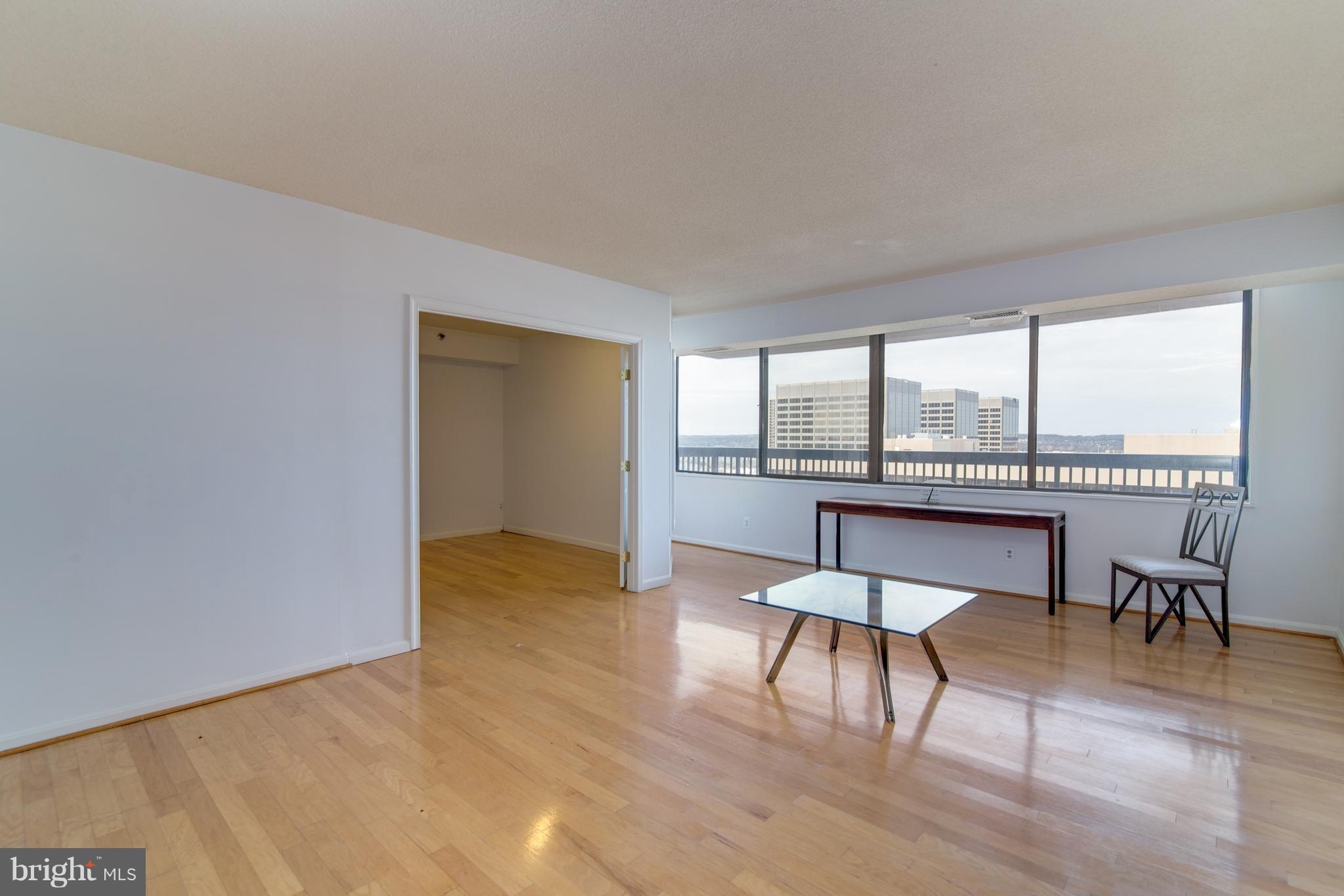 SKYLINE HOUSE - Residential