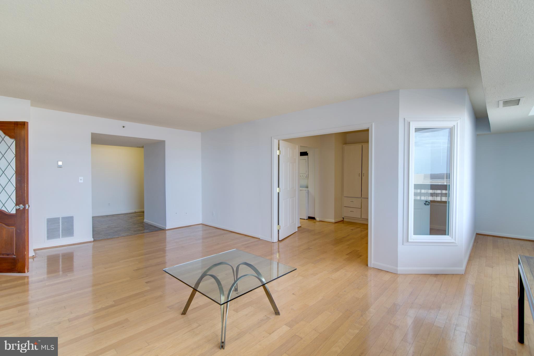 SKYLINE HOUSE - Residential