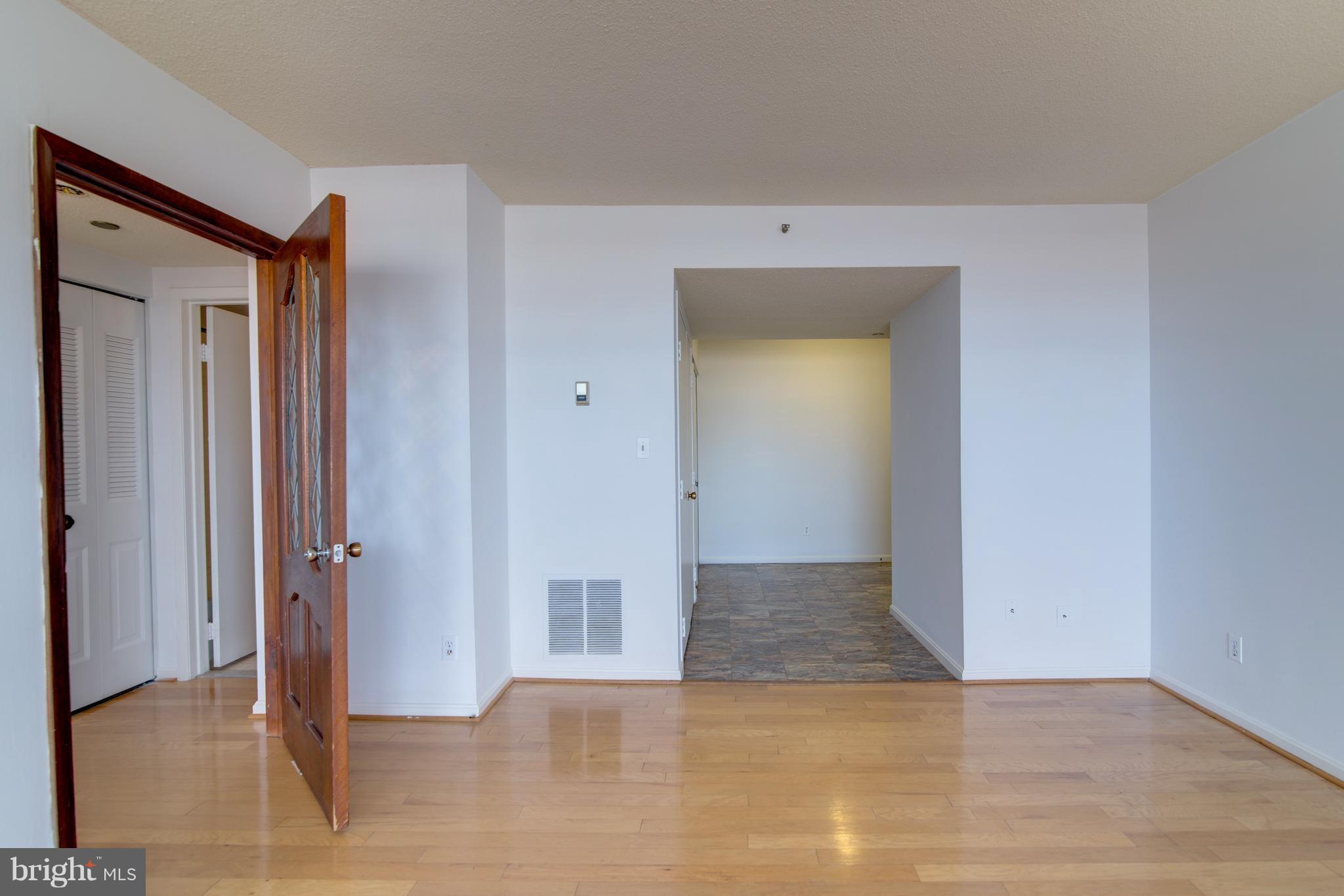 SKYLINE HOUSE - Residential