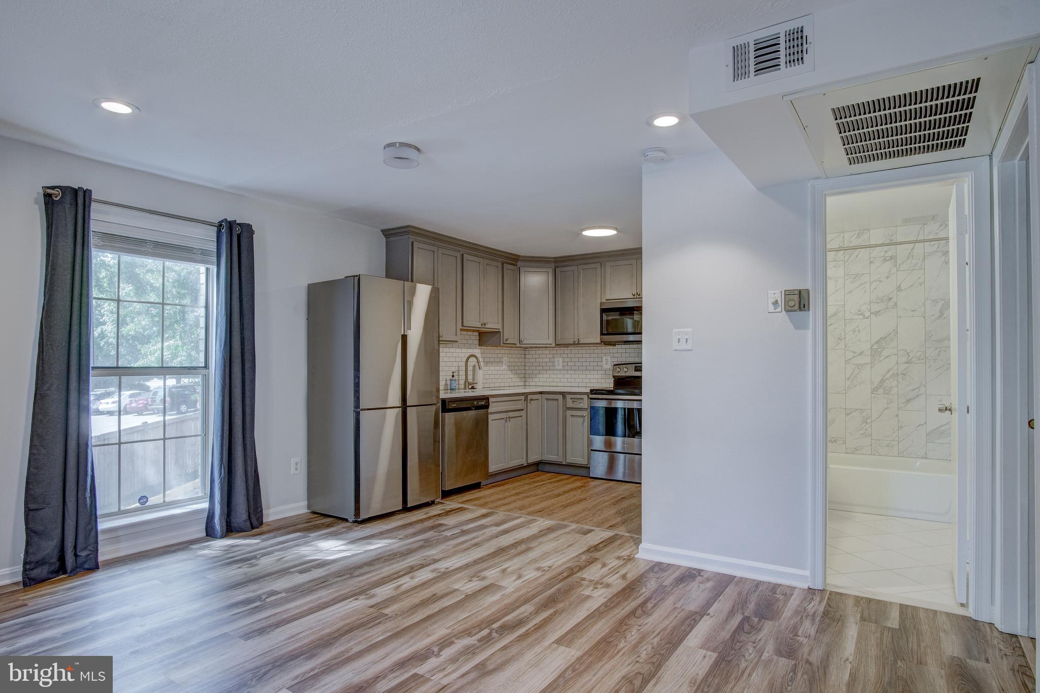 CHATEAUX CONDO - Residential Lease