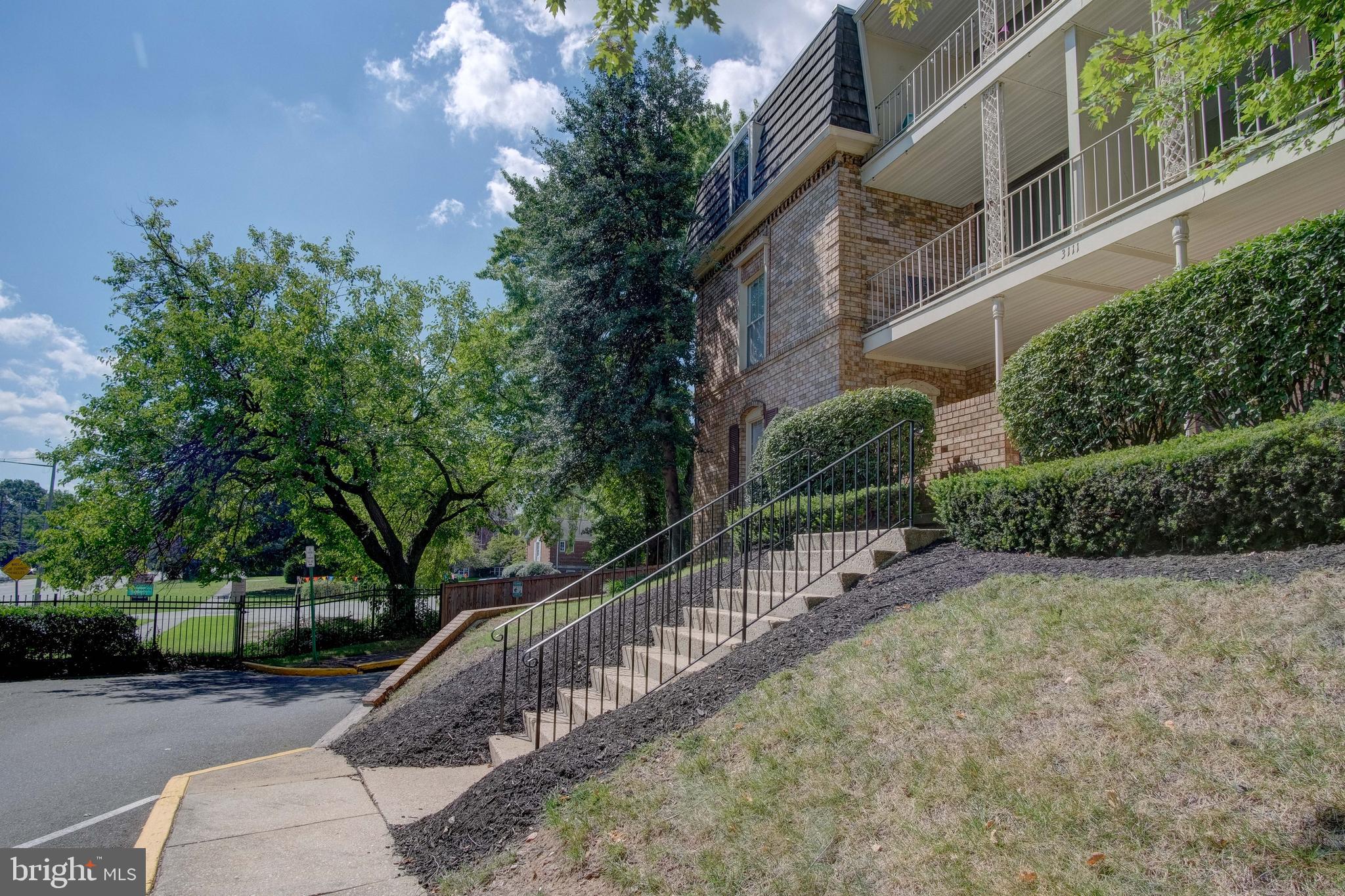 CHATEAUX CONDO - Residential Lease