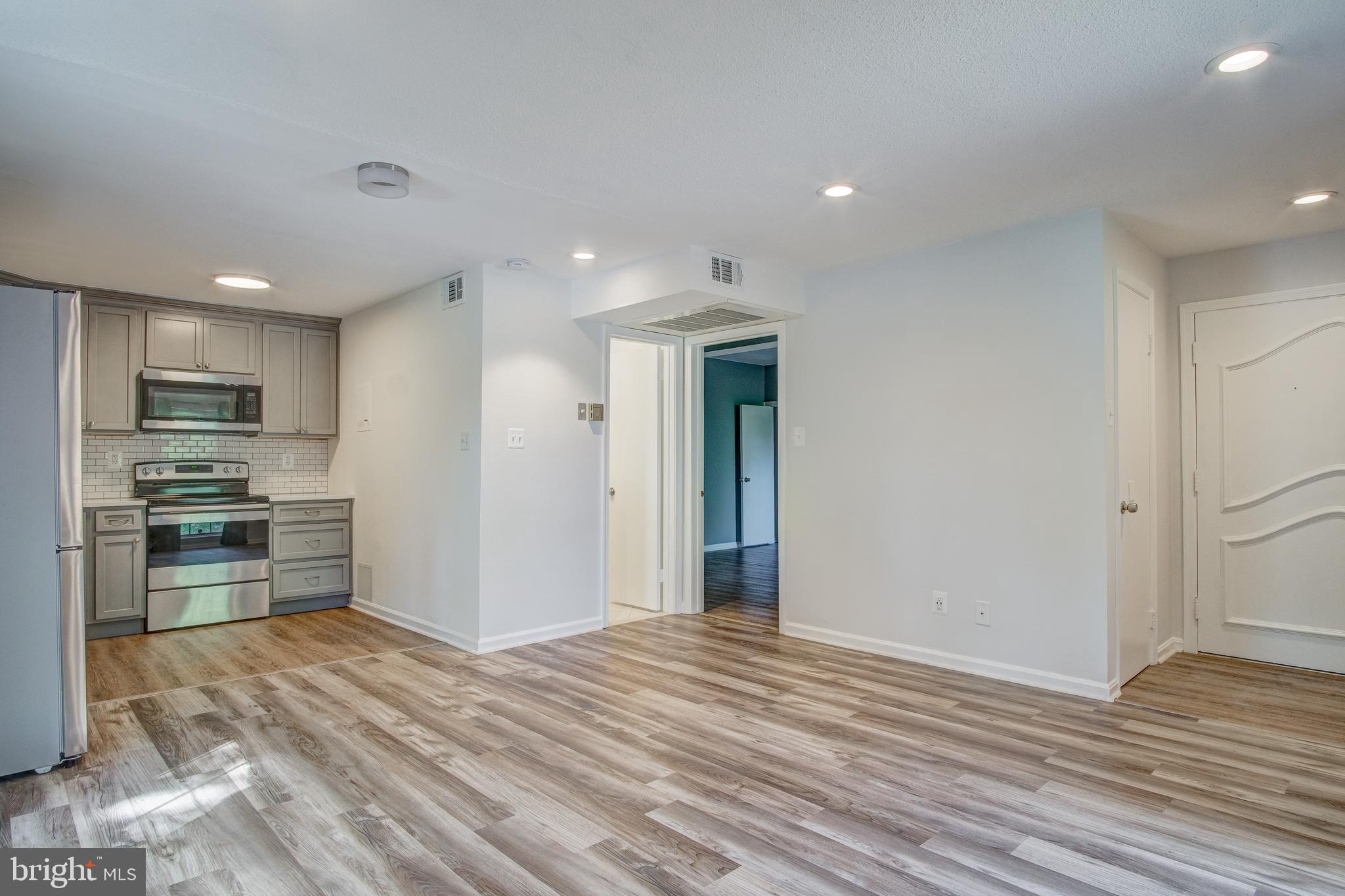 CHATEAUX CONDO - Residential Lease