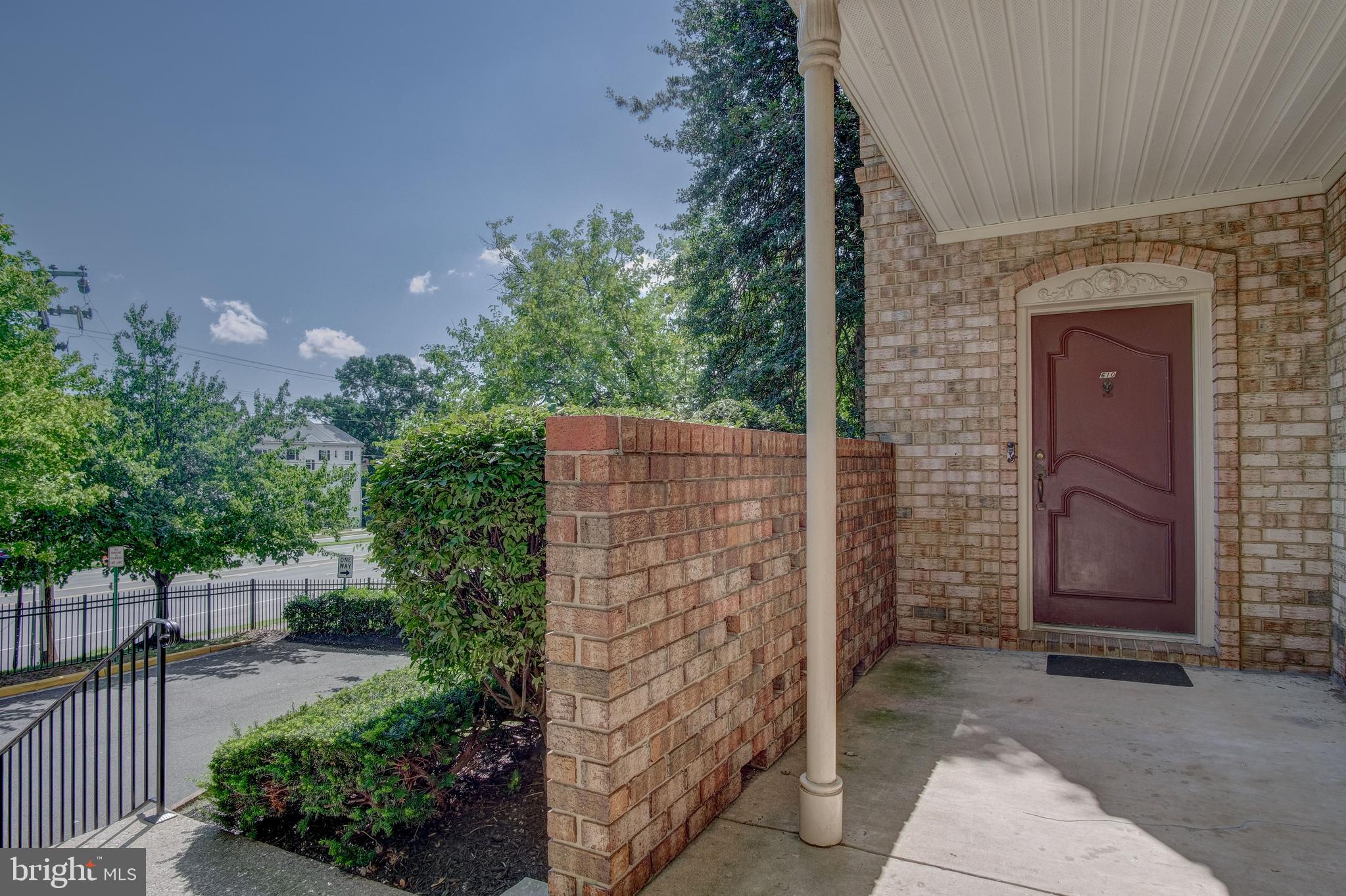 CHATEAUX CONDO - Residential Lease