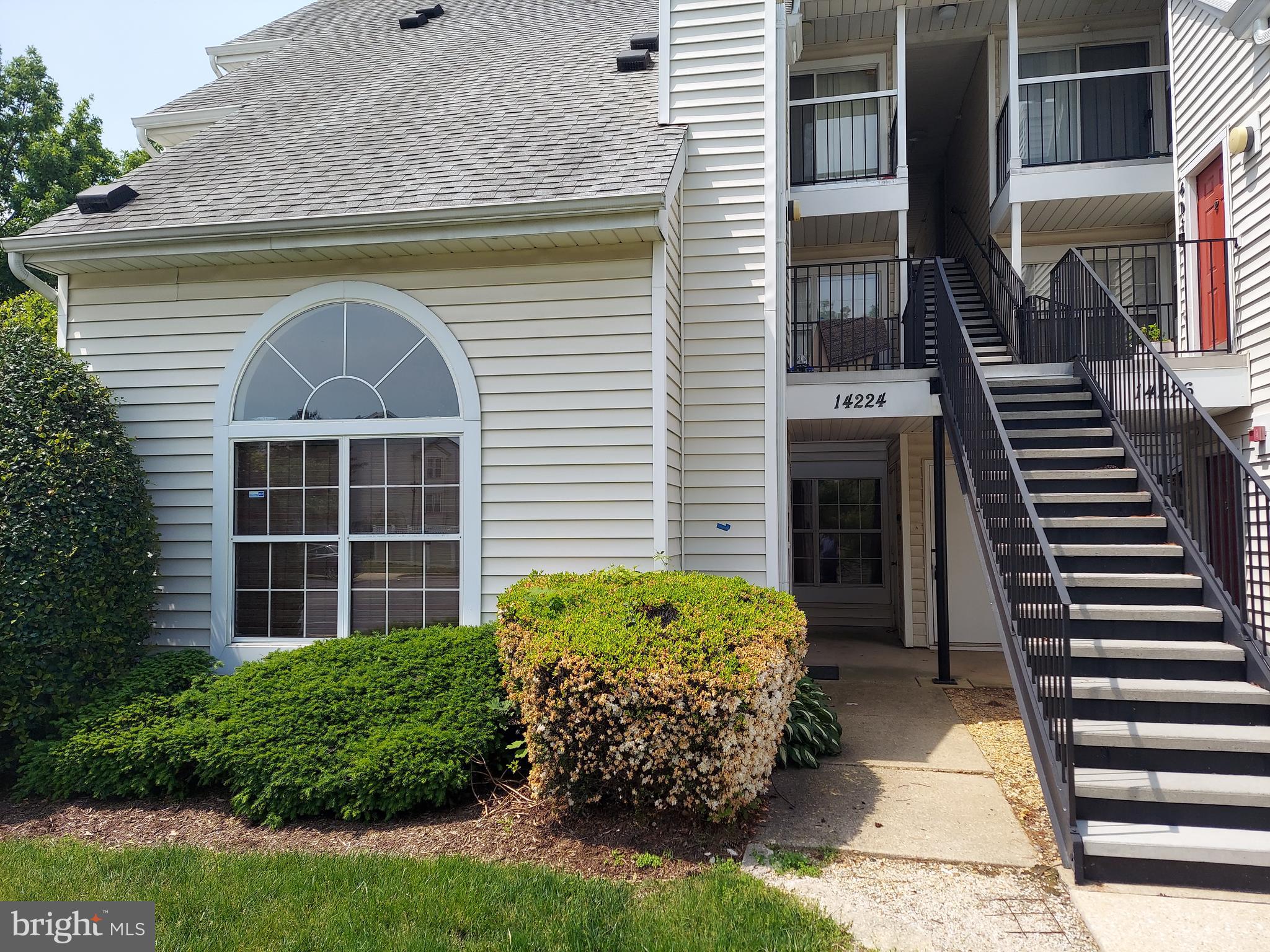 LOCATION!!! LOCATION !!! LOCATION!!! 1ST FLOOR LIVING, FRESH PAINT GROUND LEVEL ,COZY 2 BEDROOM,2 FULL BATHROOM CONDO, GRANITE COUNTER TOP,STAINLESS STEEL APPLIANCES, HARDWOOD FLOOR, WALK TO SHOPPING,DINING,RECREATION AND MORE. LAUNDRY IN UNIT.CLOSE TO MAJOR COMMUTER ROUTES,BWI,NSA,NASA,DC,BALTIMORE,ANNAPOLIS,PUBLIC TRANSPORTATION NEARBY.
LANDLORD PREFERS CREDIT SCORE ABOVE 650.NO SMOKERS OR PETS. APPLICATION ON LINE ,TENANTS GROSS MONTHLY INCOME MUST BE EQUAL TO OR EXCEED MONTHLY RENT TMIES 3, TENANTS MUST PROVIDE PROOF OF RENTER S INSURANCE .TENANT CAN APPLY THROUGH RENTSPREE.MINIMUM 2 YRS RENT