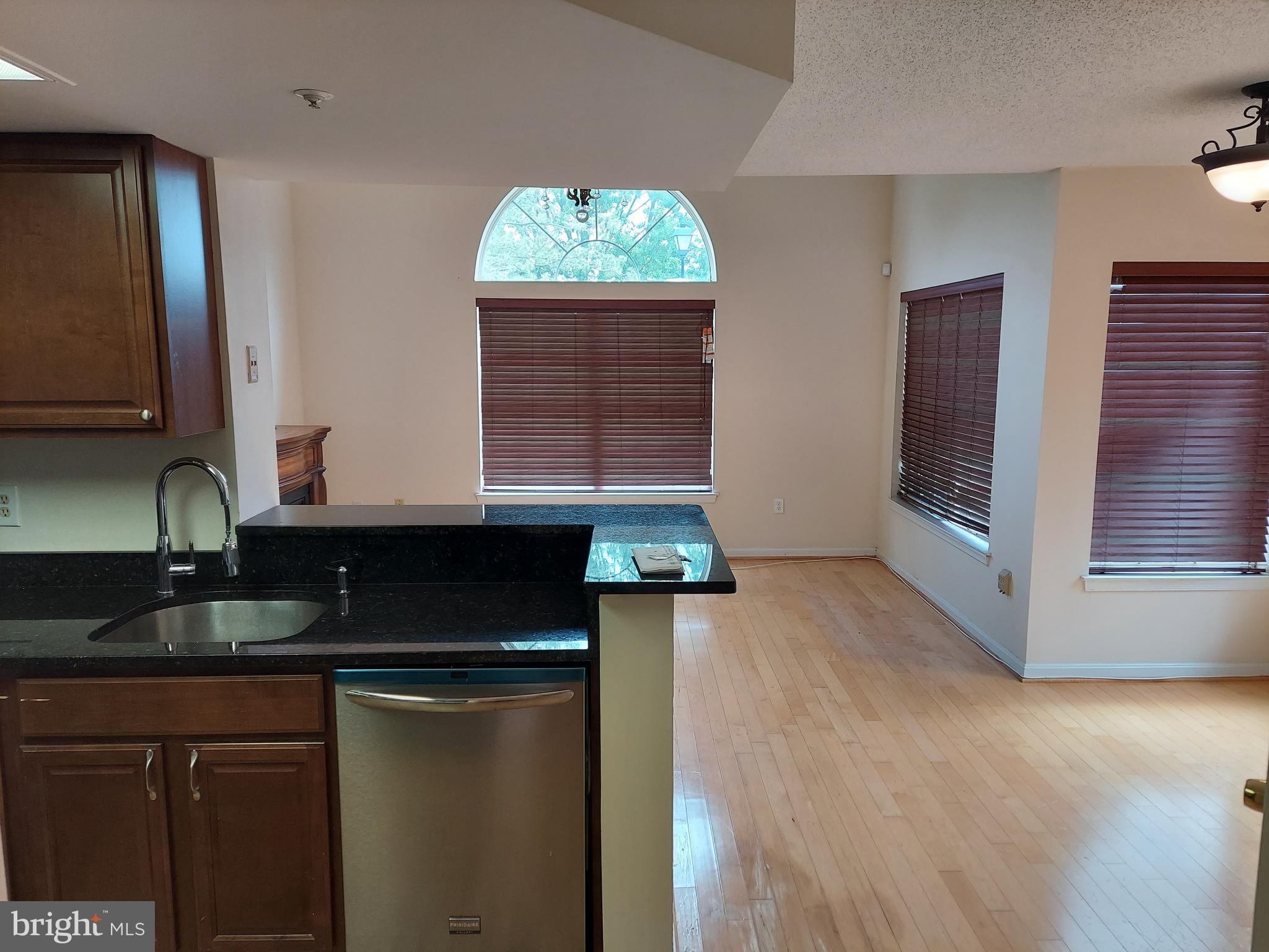 VISTAS 2 AT LAUREL - Residential Lease