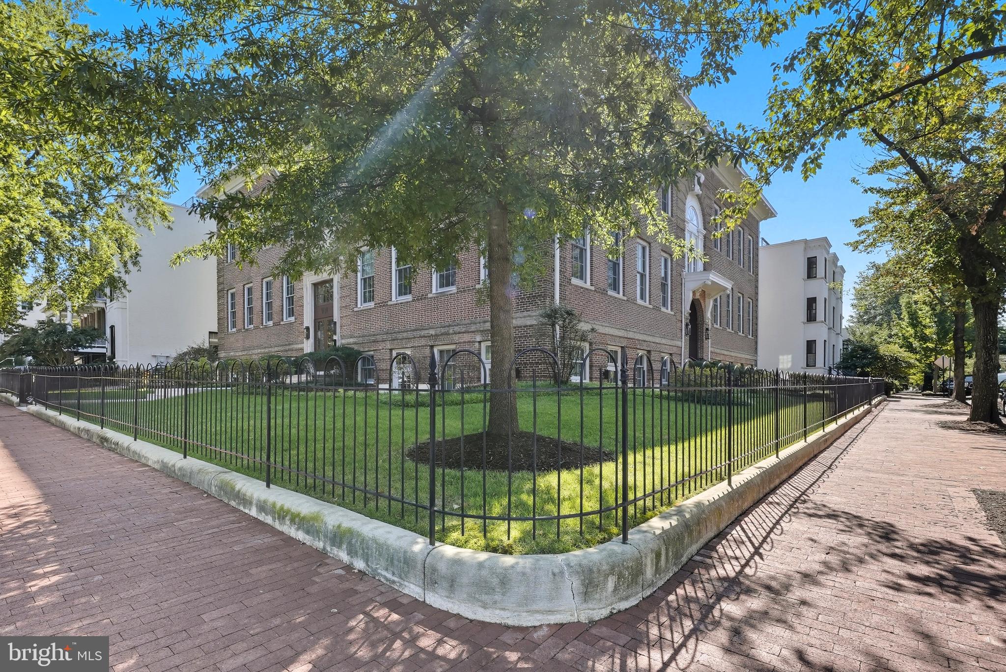 901 D STREET NE 207