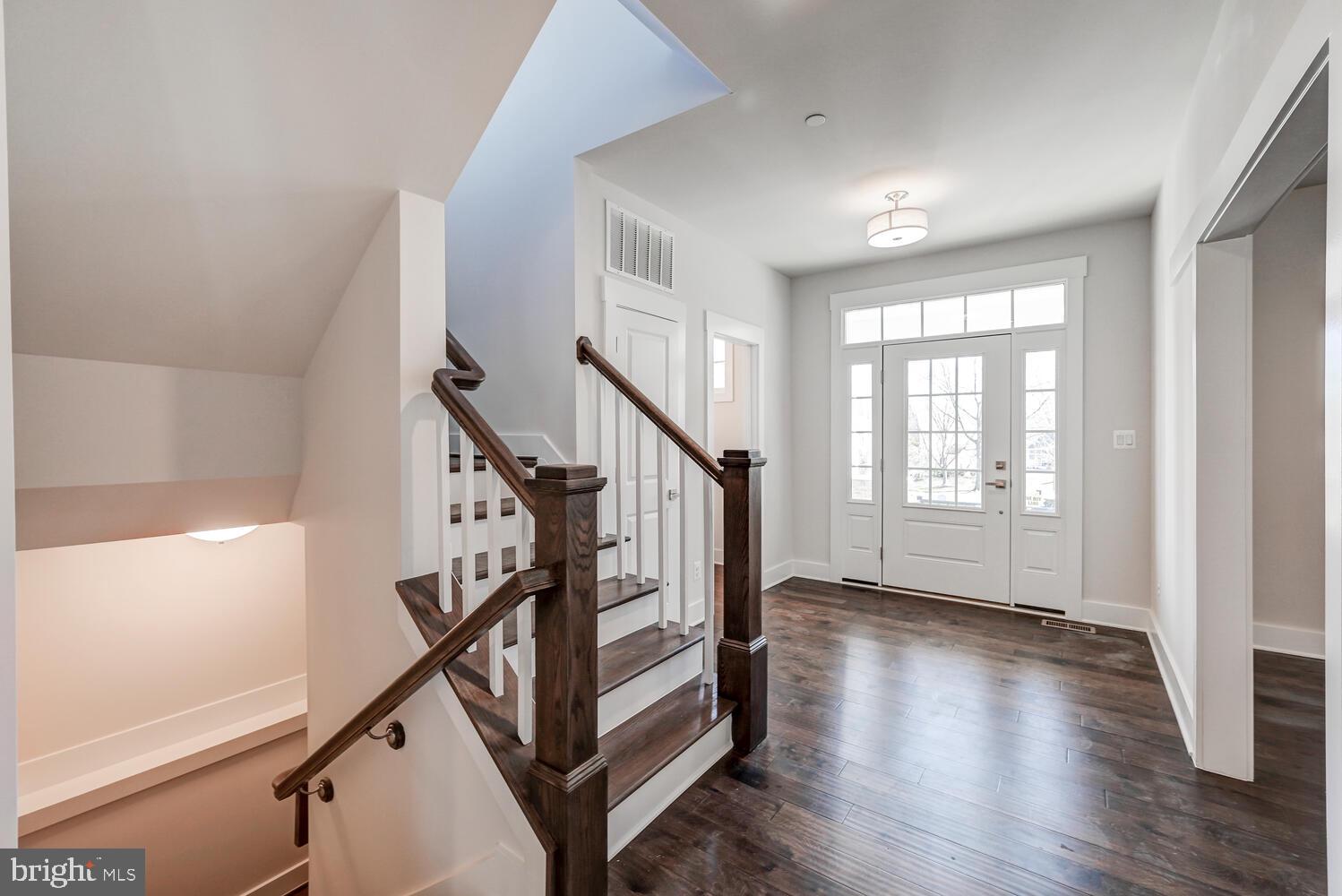 299 MEADOWCROFT LANE