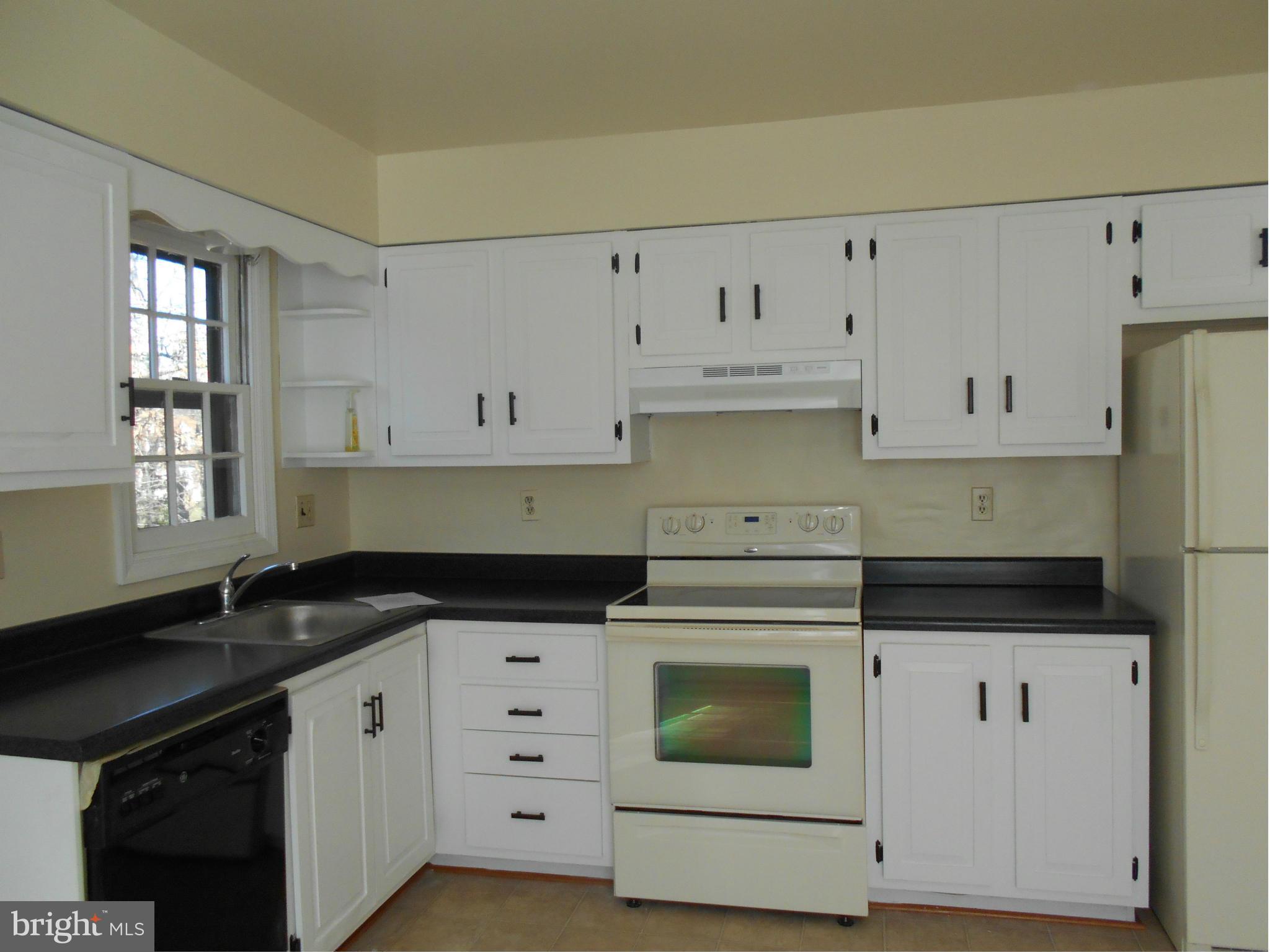 LAUREL BRANCH SUB - Residential Lease