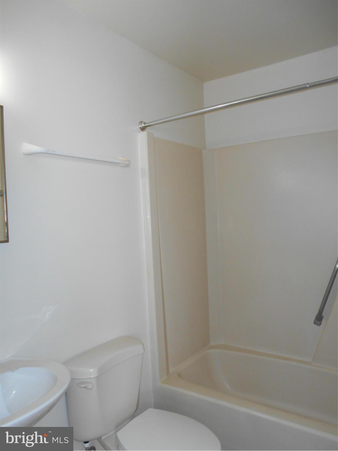 LAUREL BRANCH SUB - Residential Lease