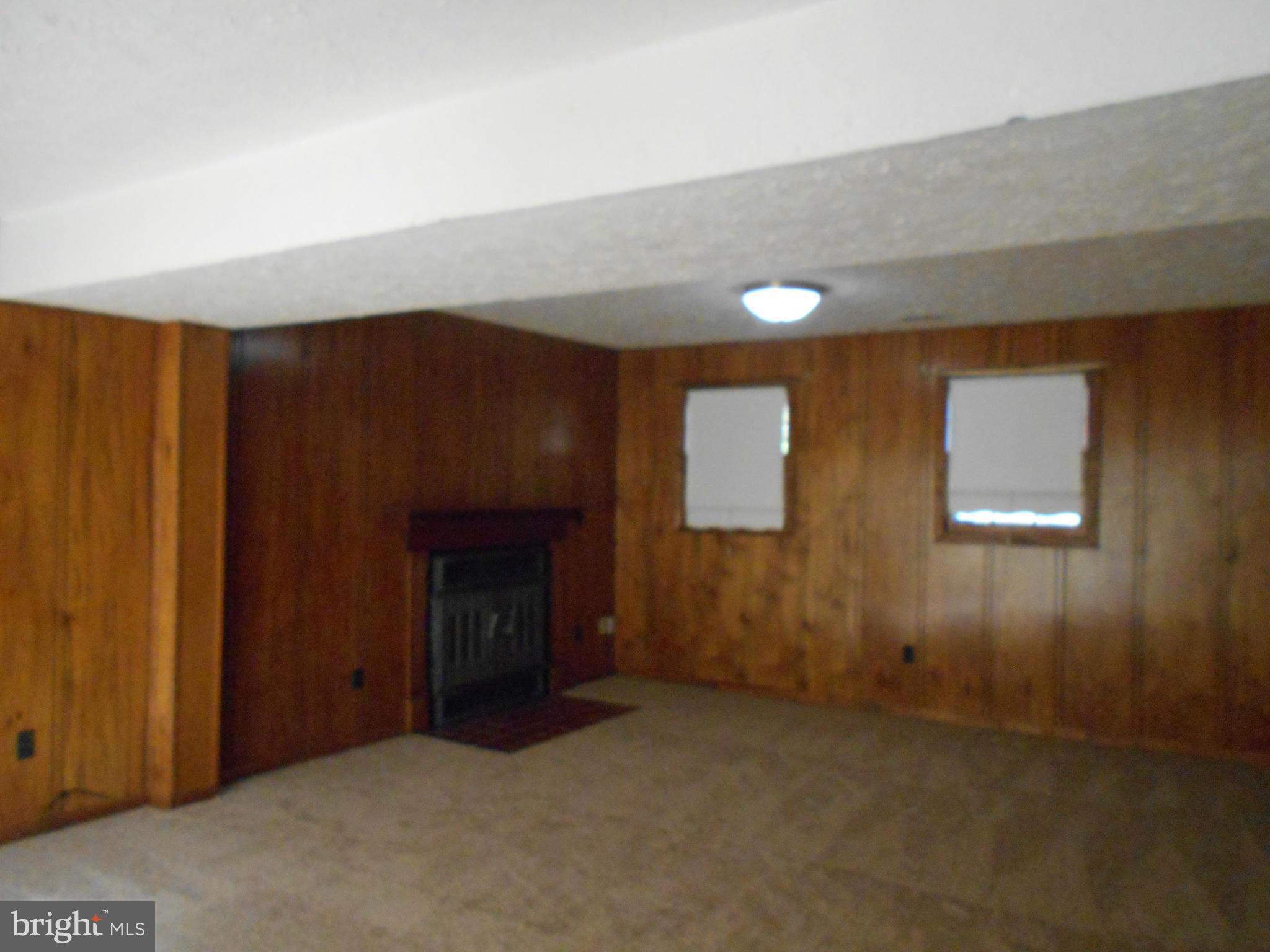 LAUREL BRANCH SUB - Residential Lease