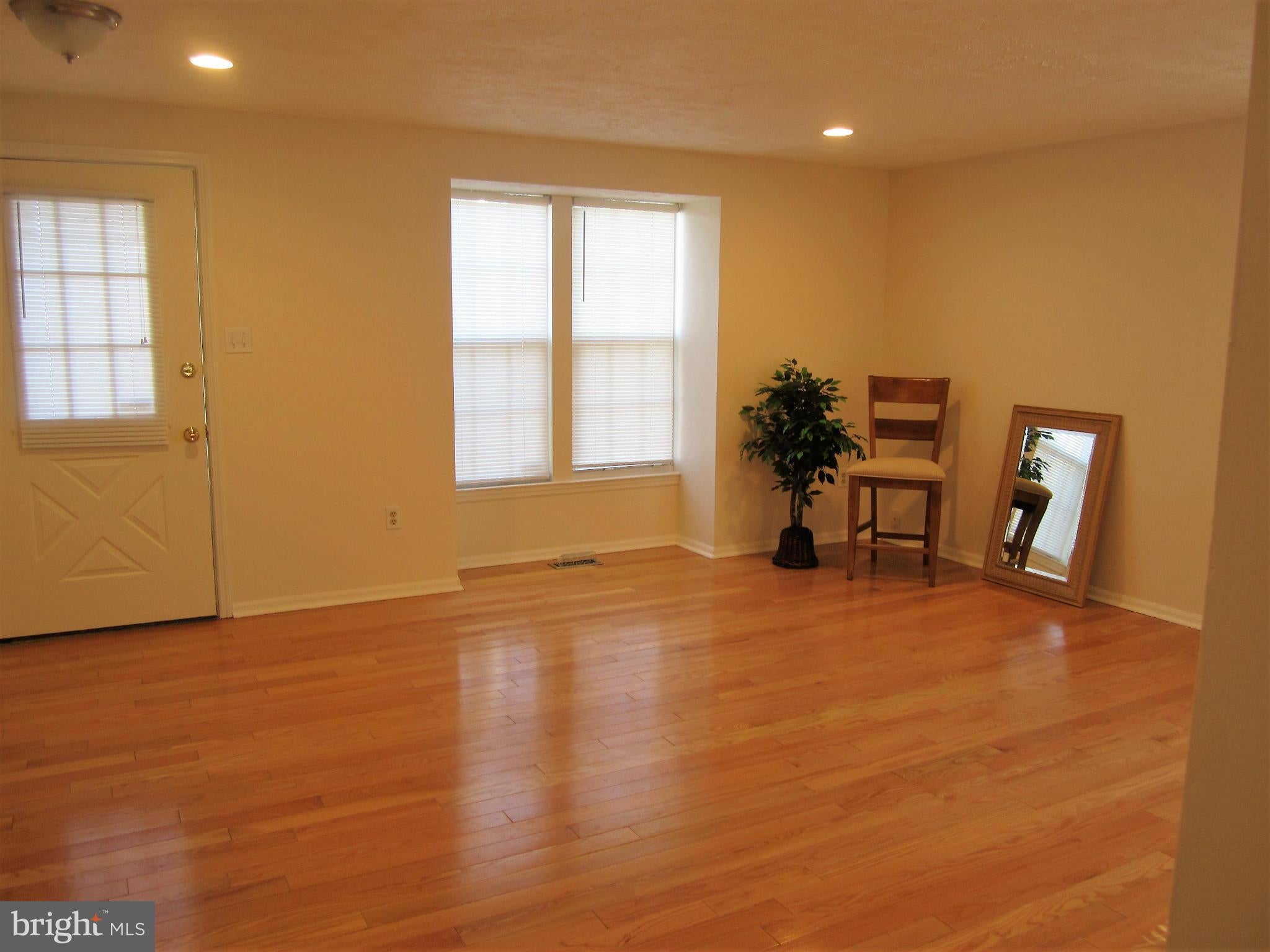 6085 ROCK GLEN DRIVE