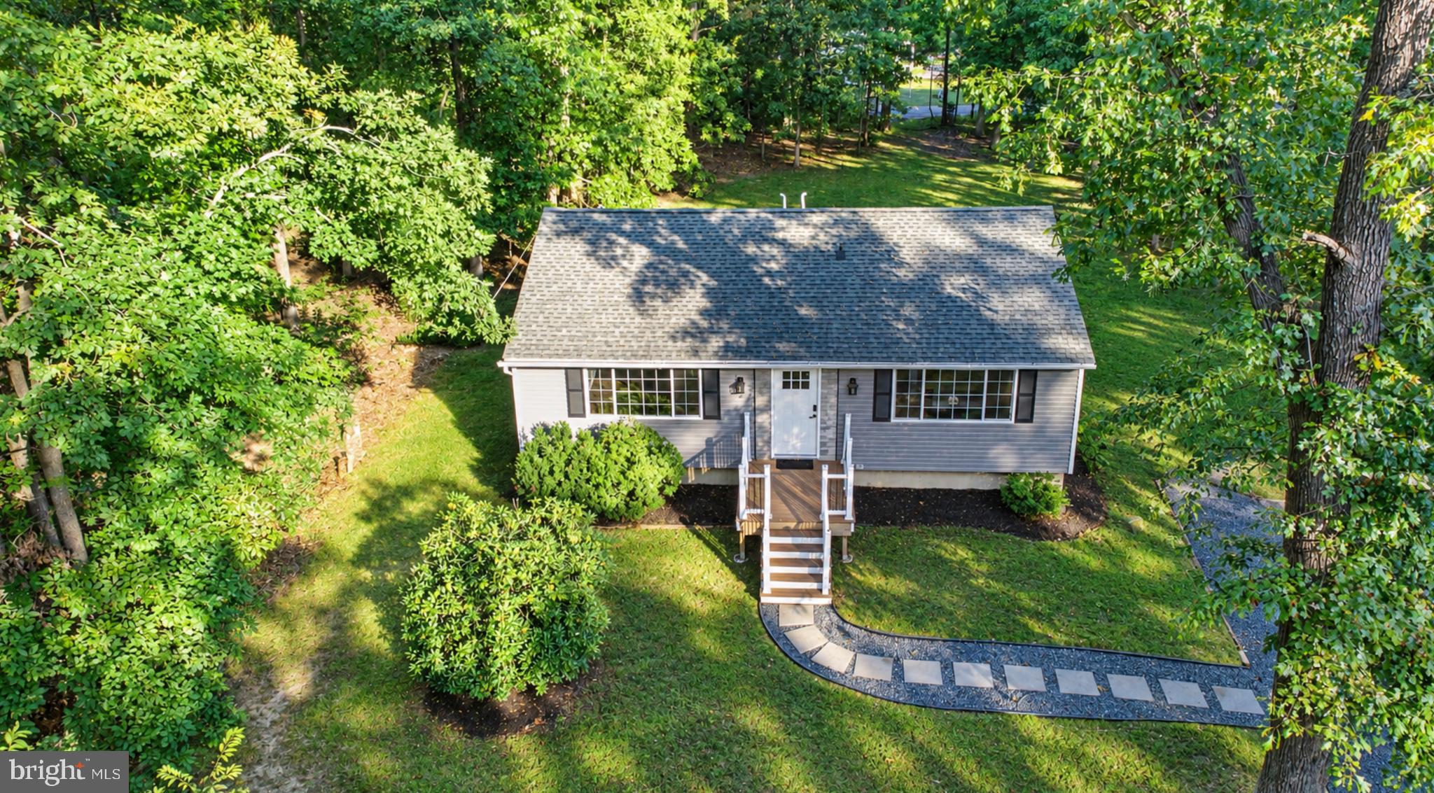 1046 CEDAR AVENUE