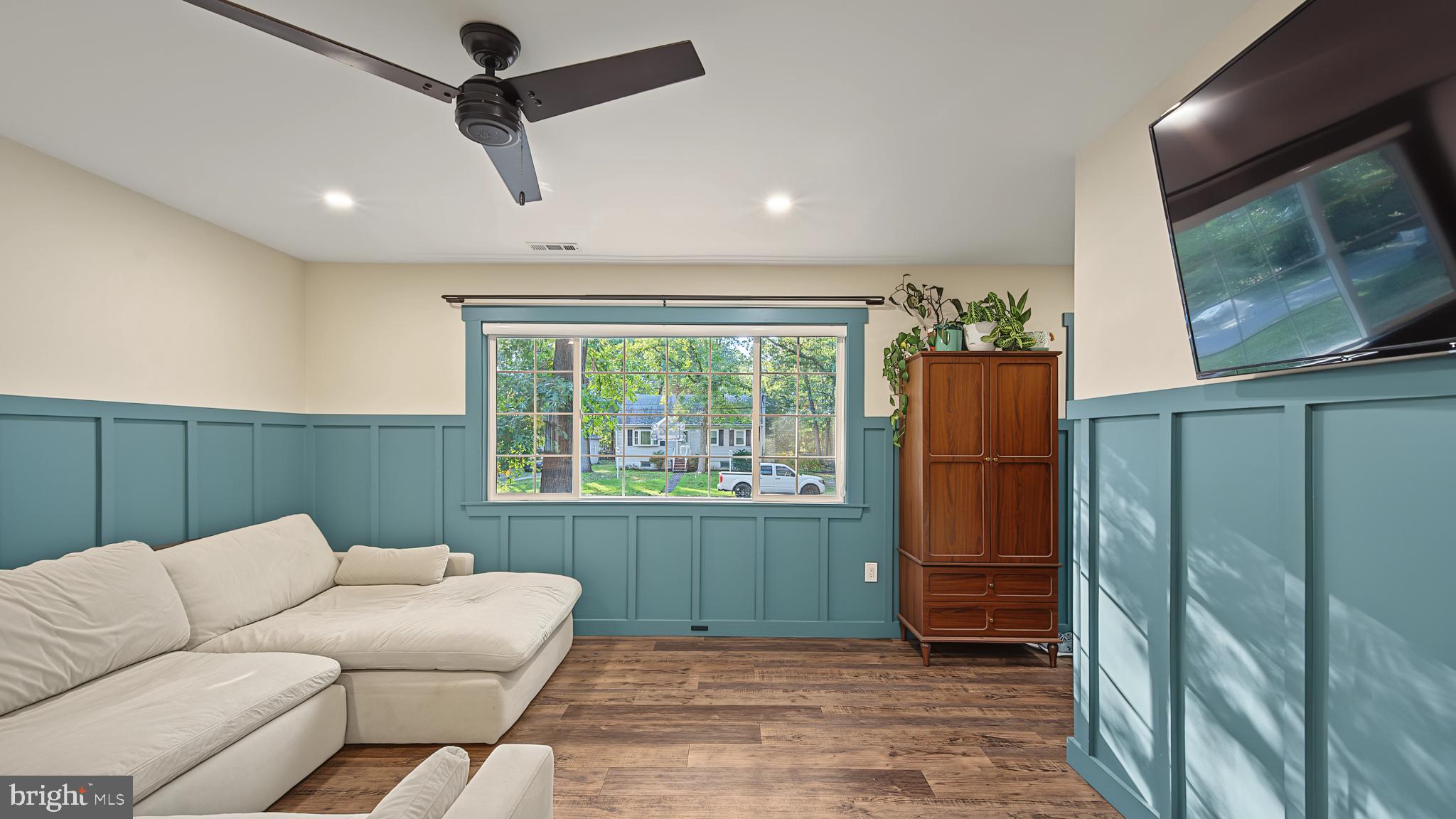 1046 CEDAR AVENUE