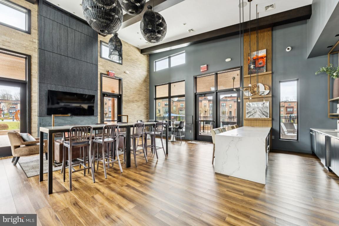 TOWER OAKS - Residential