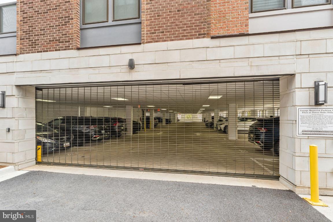 TOWER OAKS - Residential