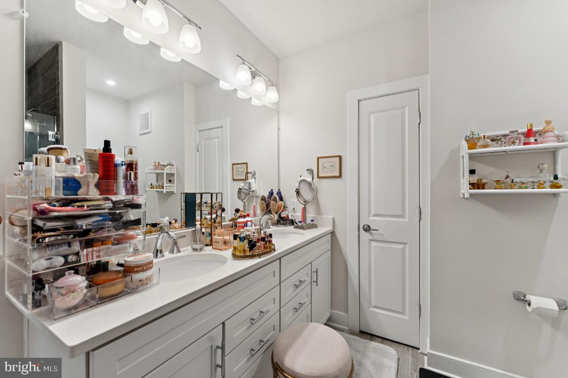 TOWER OAKS - Residential