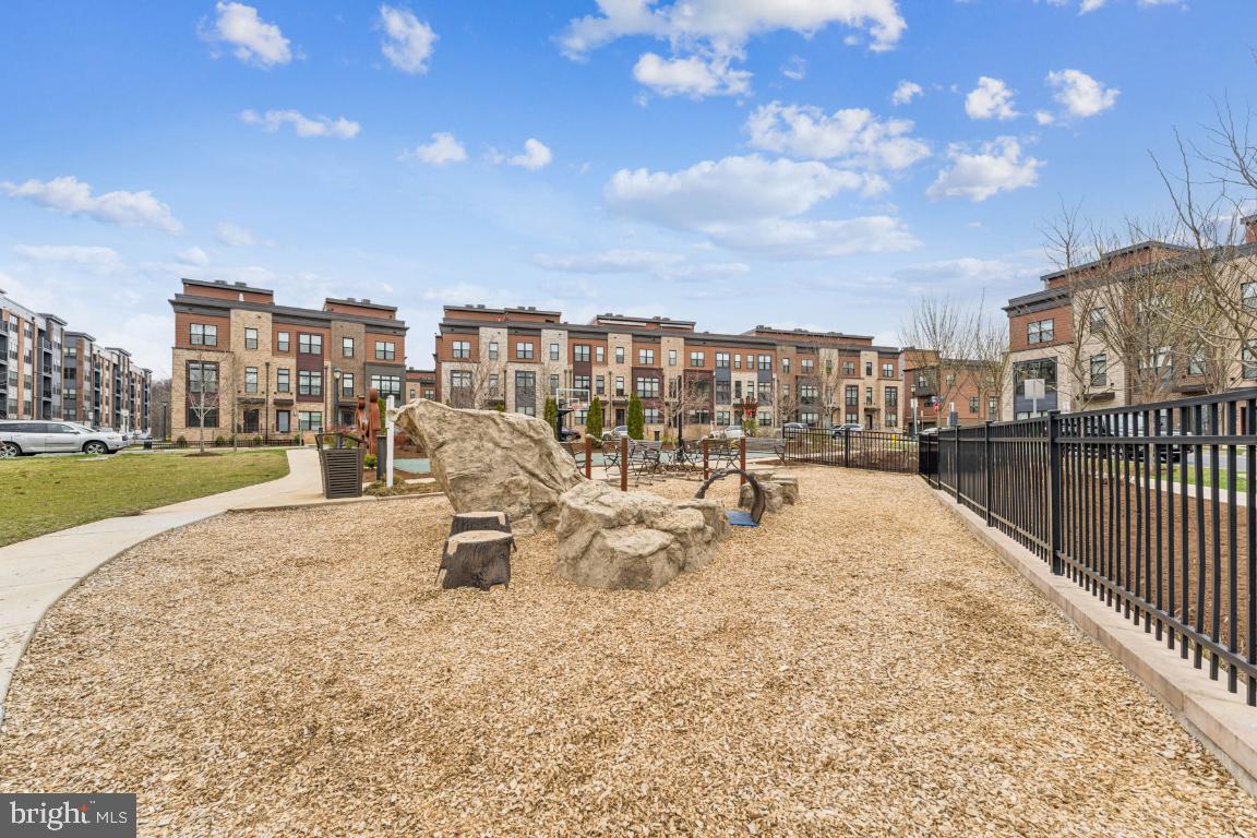 TOWER OAKS - Residential