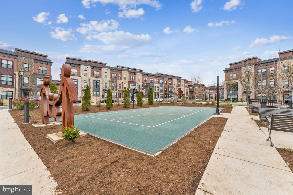 TOWER OAKS - Residential