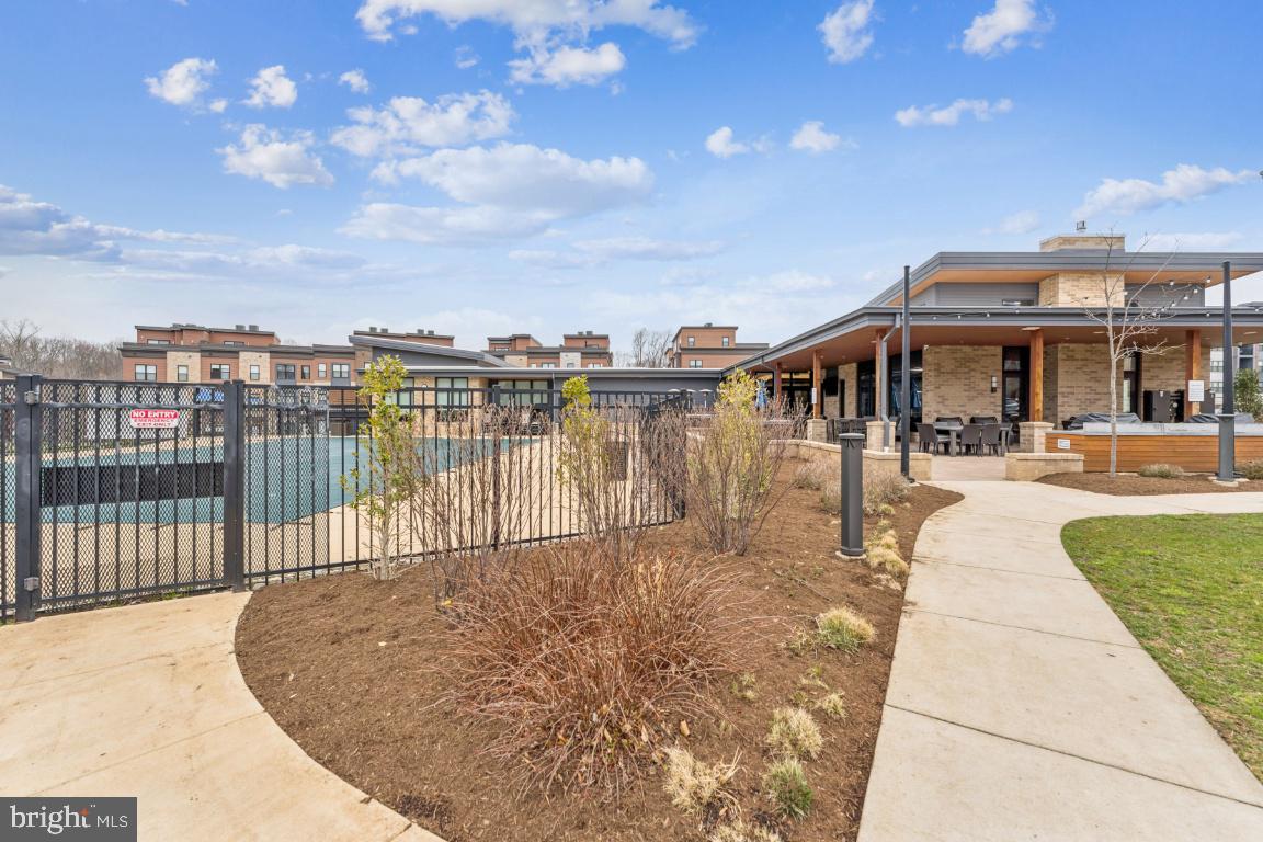 TOWER OAKS - Residential