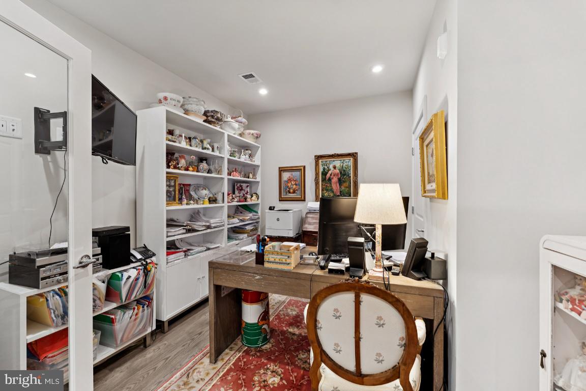 TOWER OAKS - Residential