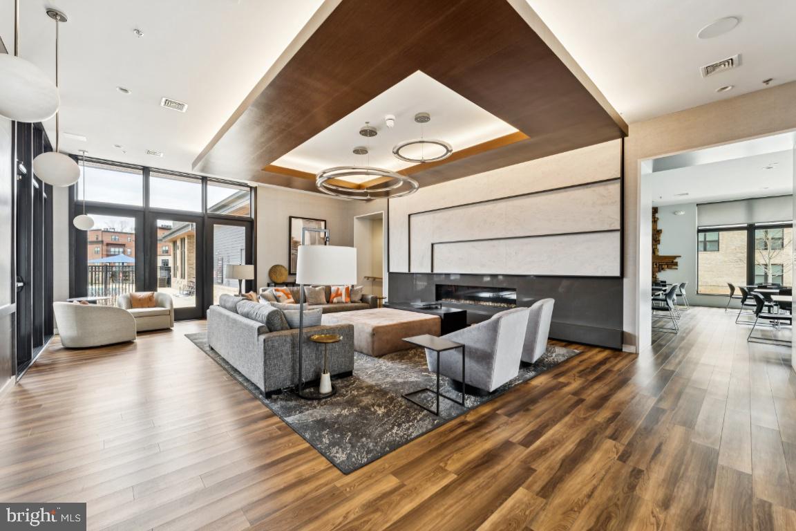 TOWER OAKS - Residential