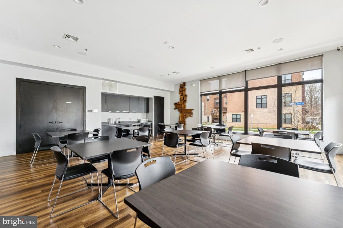 TOWER OAKS - Residential