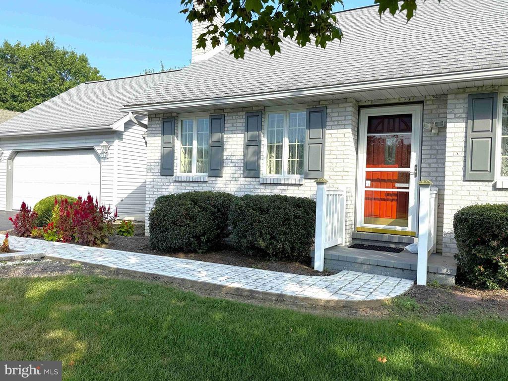 Photo of 5 Kurtz Drive, LITITZ, PA 17543 (MLS # PALA2077872)
