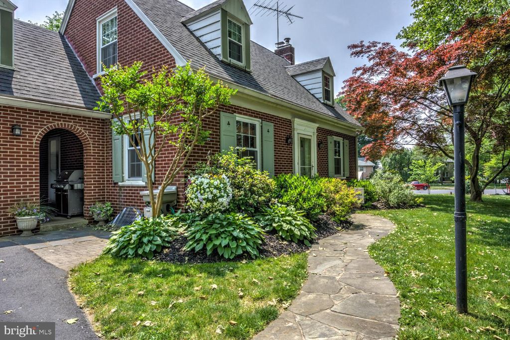 Photo of 800 MARTHA AVE, LANCASTER, PA 17601 (MLS # PALA2035312)