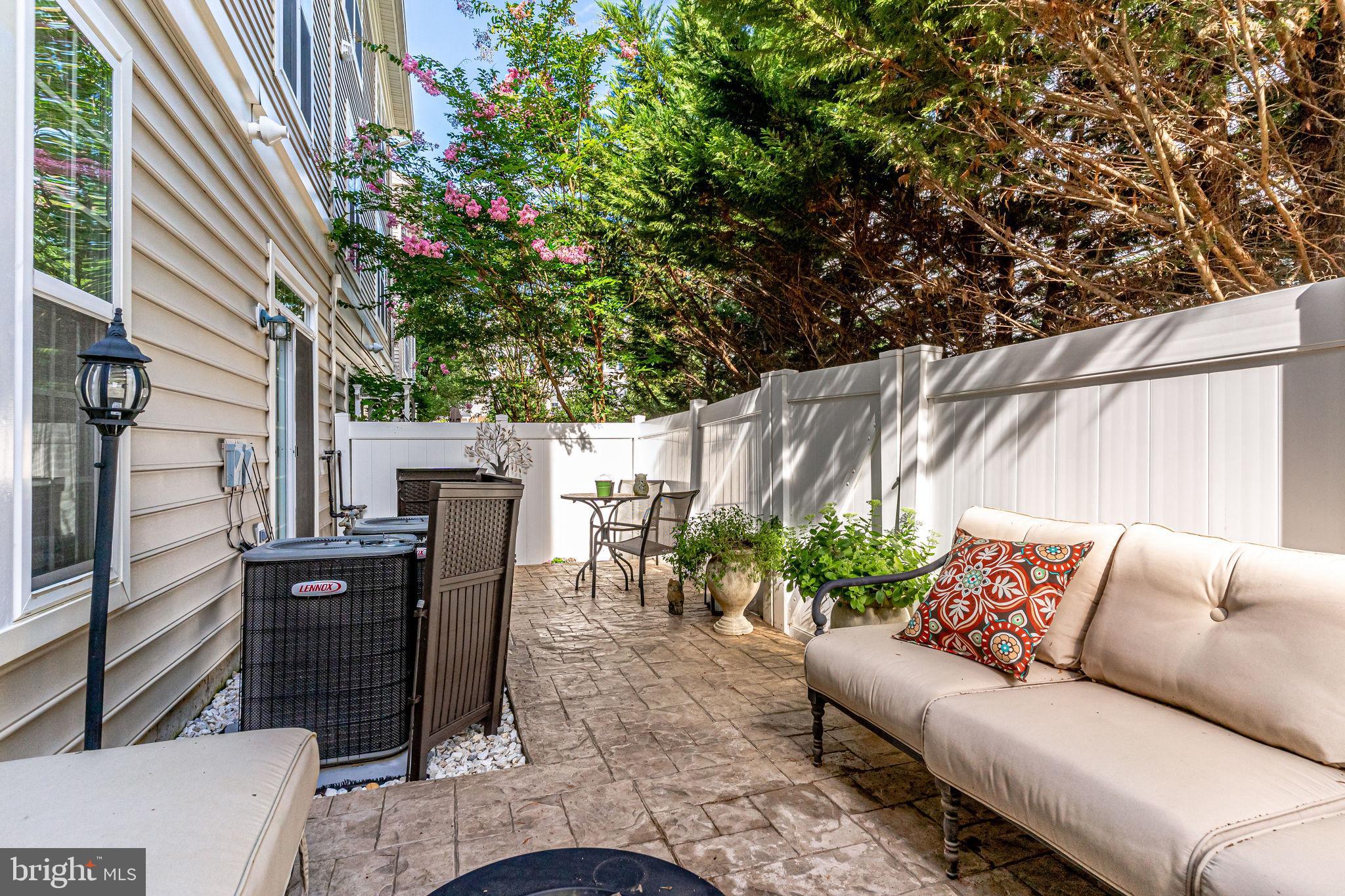 GROVETON WOODS - Residential