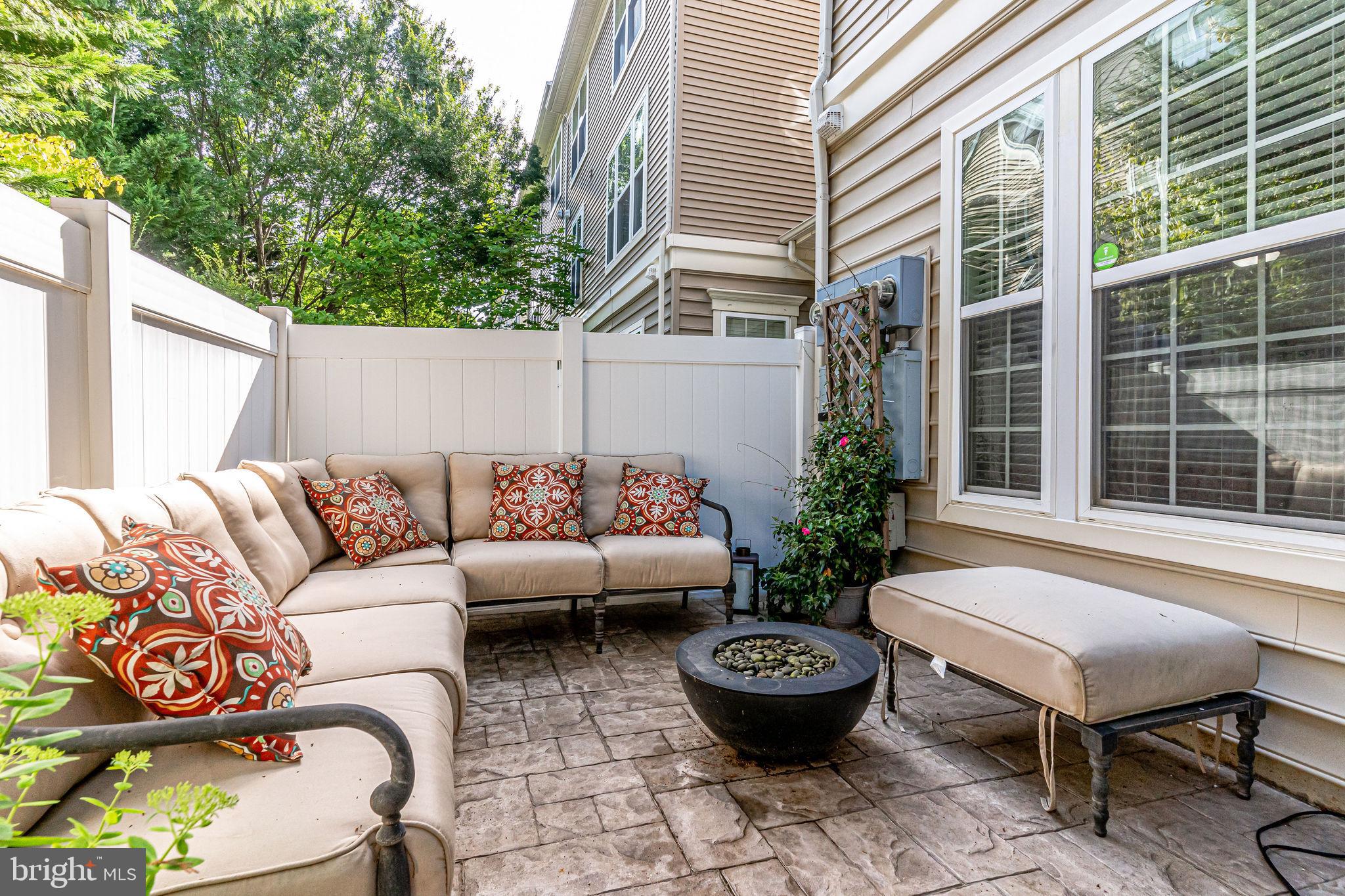 GROVETON WOODS - Residential