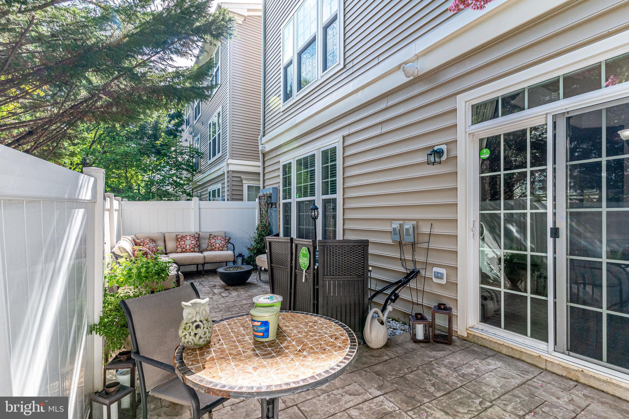 GROVETON WOODS - Residential