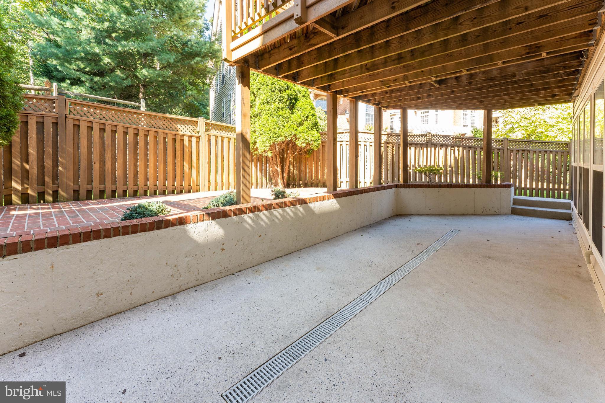 HEARTHSTONE COURTS - Residential