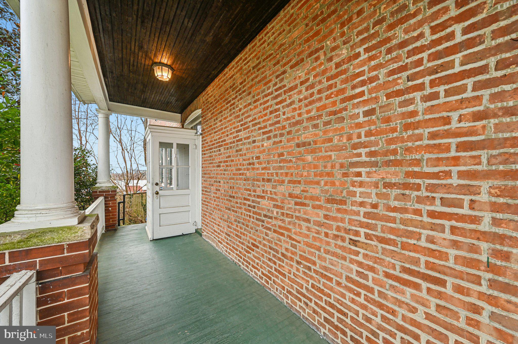 LAURAVILLE HISTORIC DISTRICT - Residential