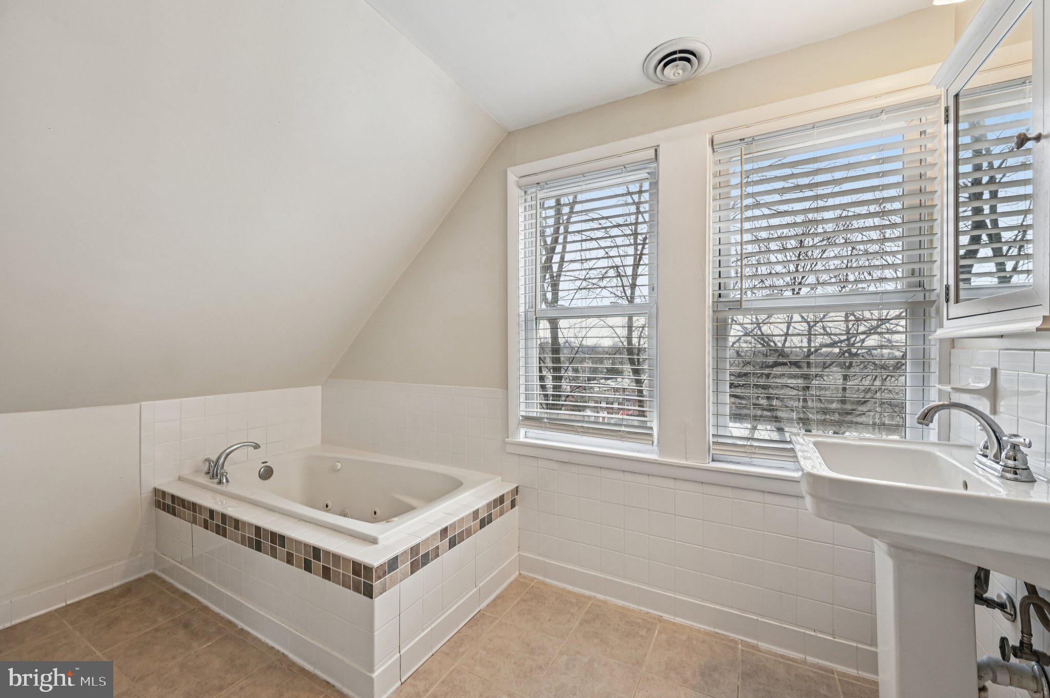 LAURAVILLE HISTORIC DISTRICT - Residential