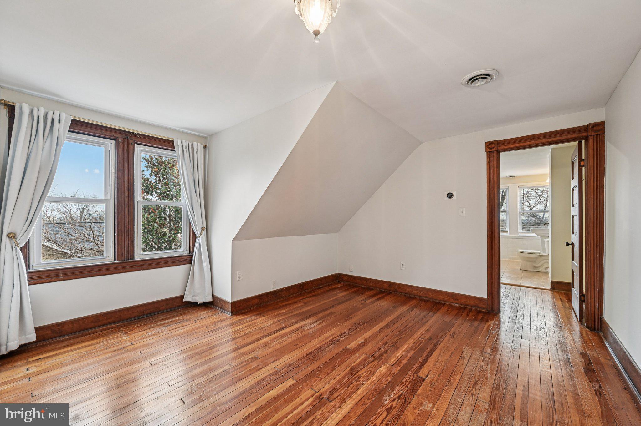 LAURAVILLE HISTORIC DISTRICT - Residential