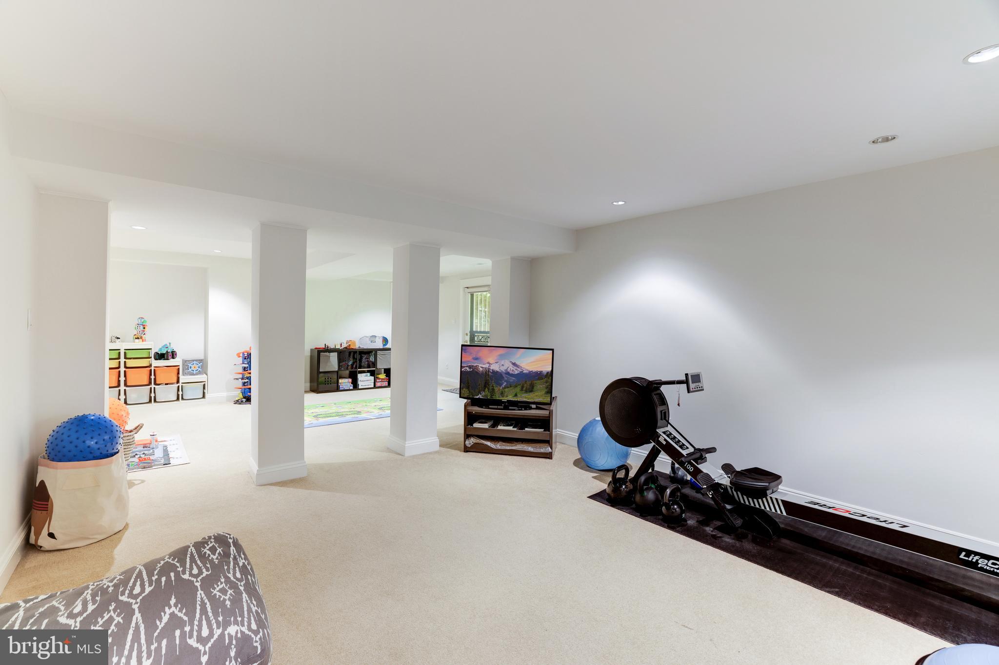 KIRBY KNOLL - Residential