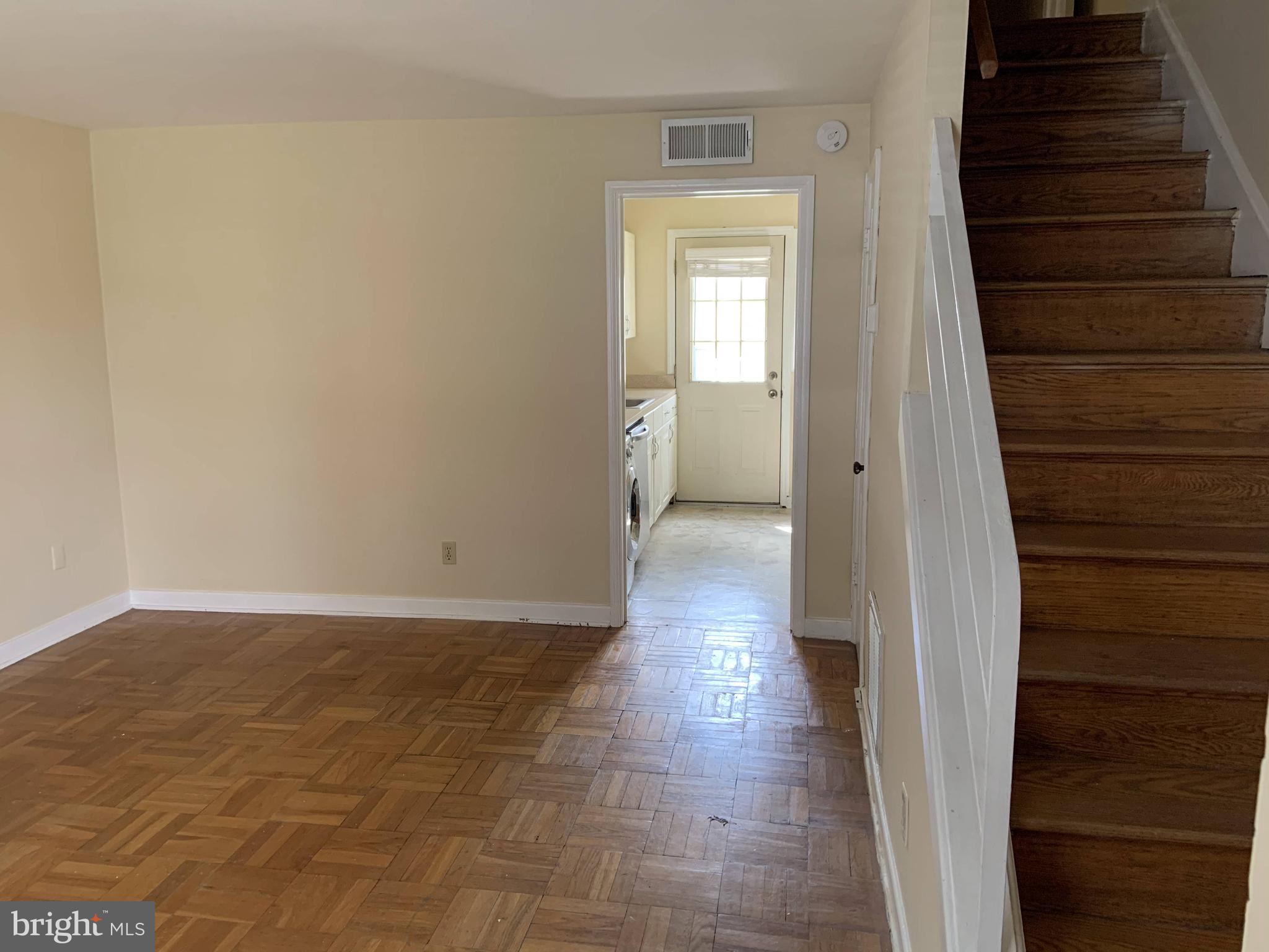 724 N. OAKLAND ST.