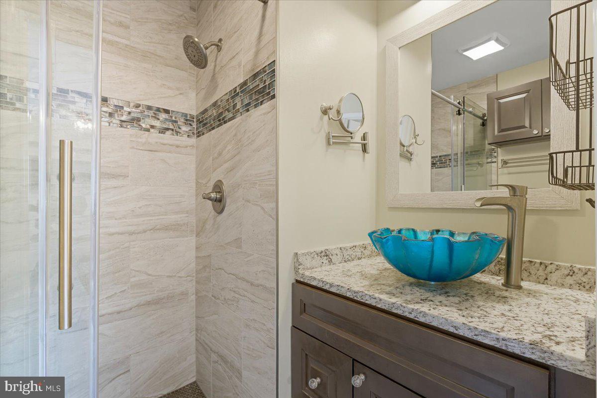 AVALON SHORES - Residential