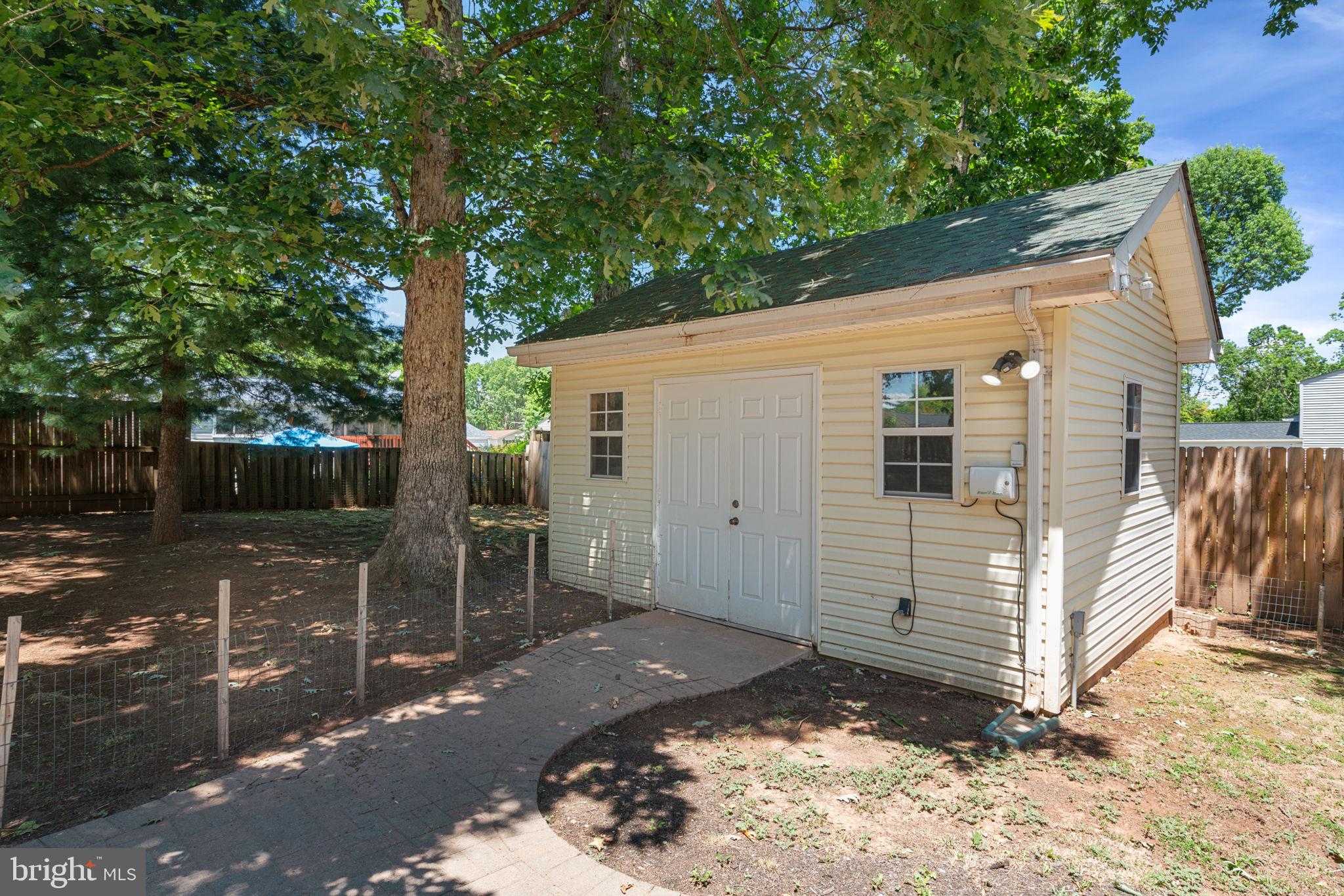 POINT OF WOODS - Residential