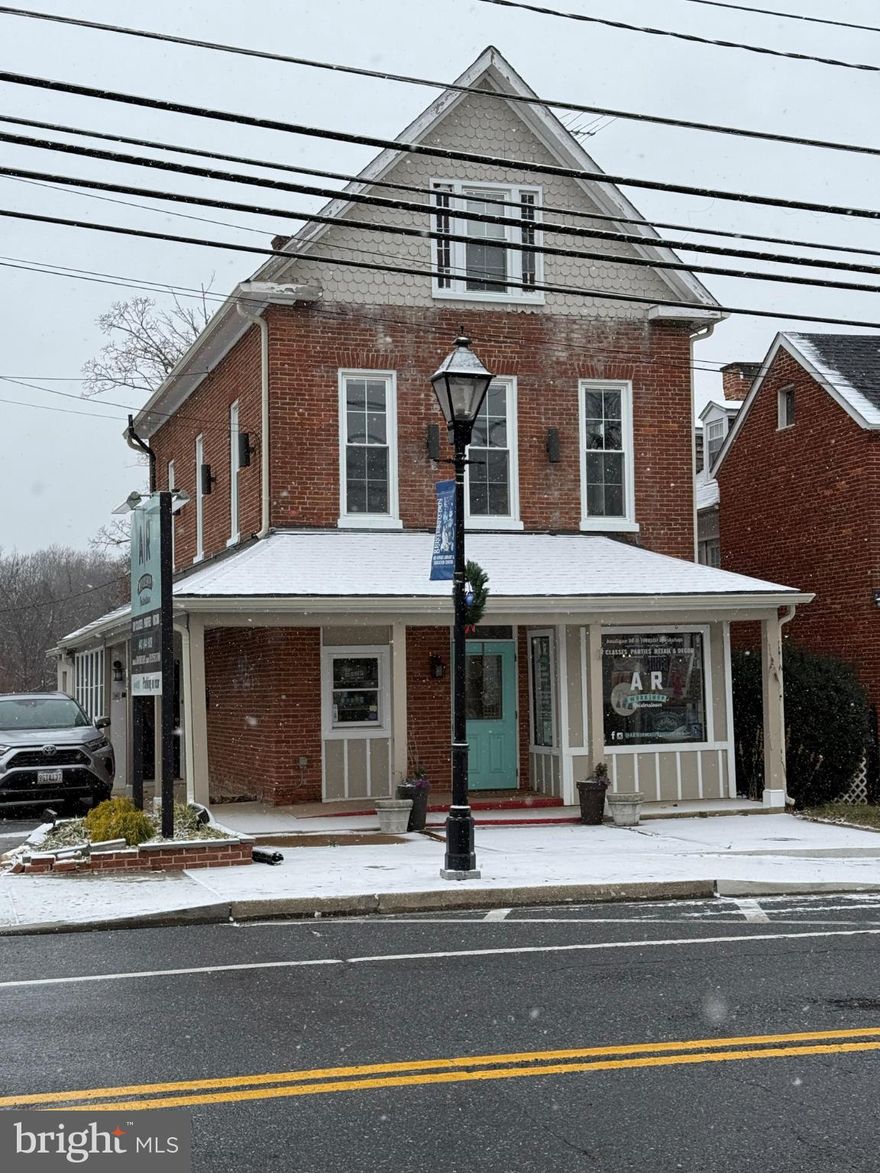 Potential OFFICE or RETAIL space +/- 900 SF on 1st floor. Off-street parking. Base Rent Y1 $1,500/ Month.
Call Listing Agent for appointment. 24-hour notice. Listing Agent must show property.