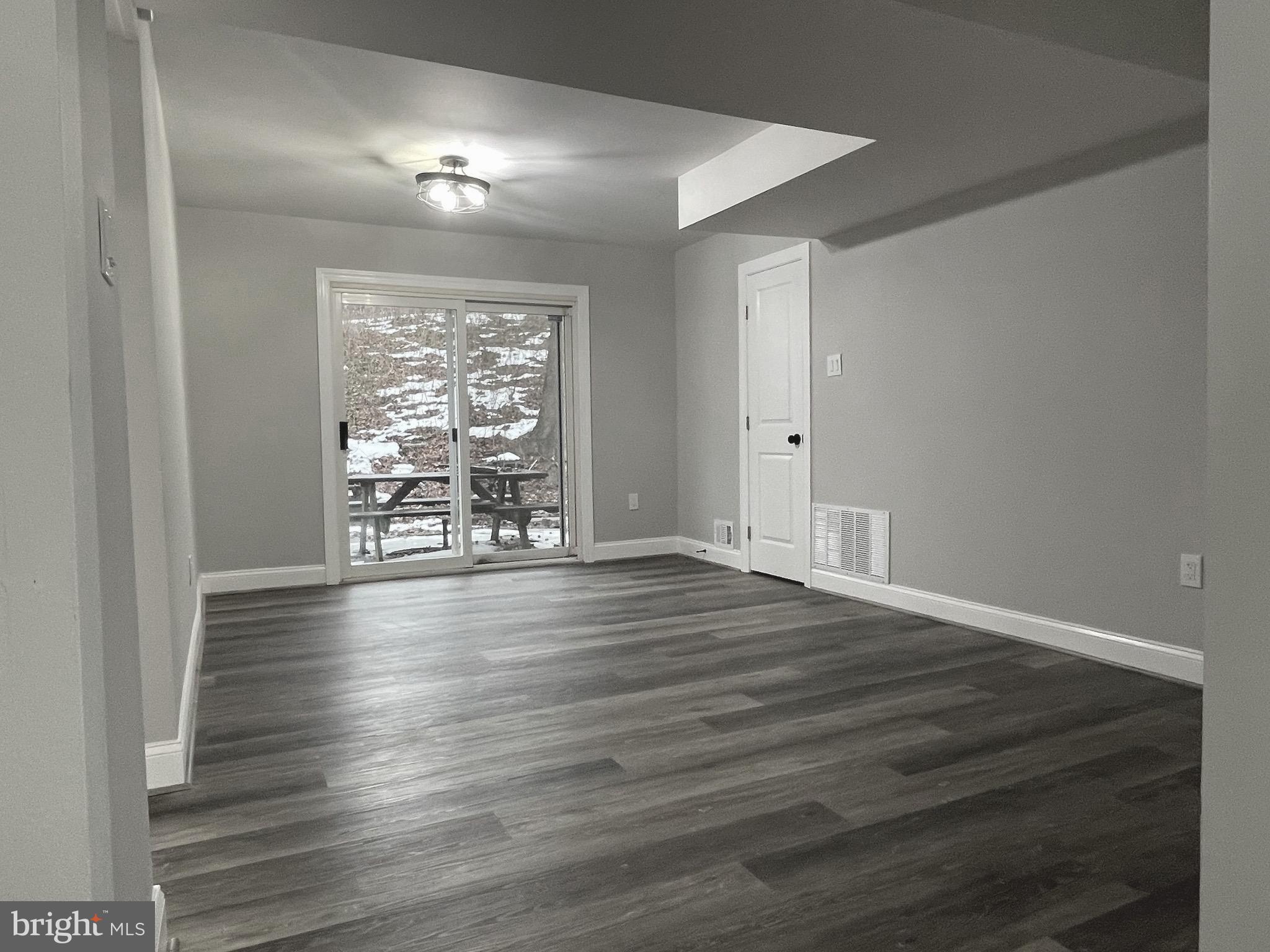 STRAWBERRY HILL EST SUB - Residential