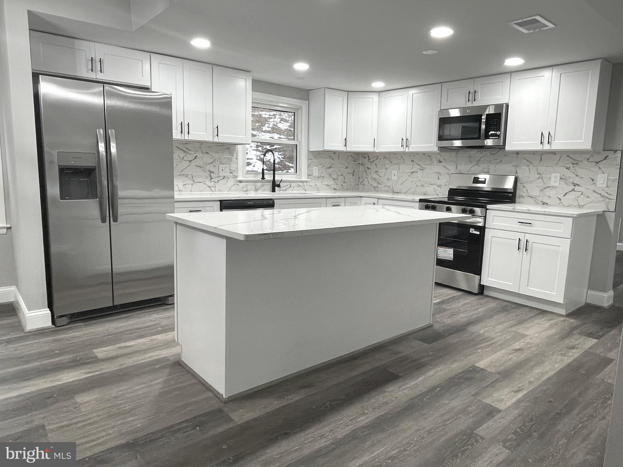 STRAWBERRY HILL EST SUB - Residential