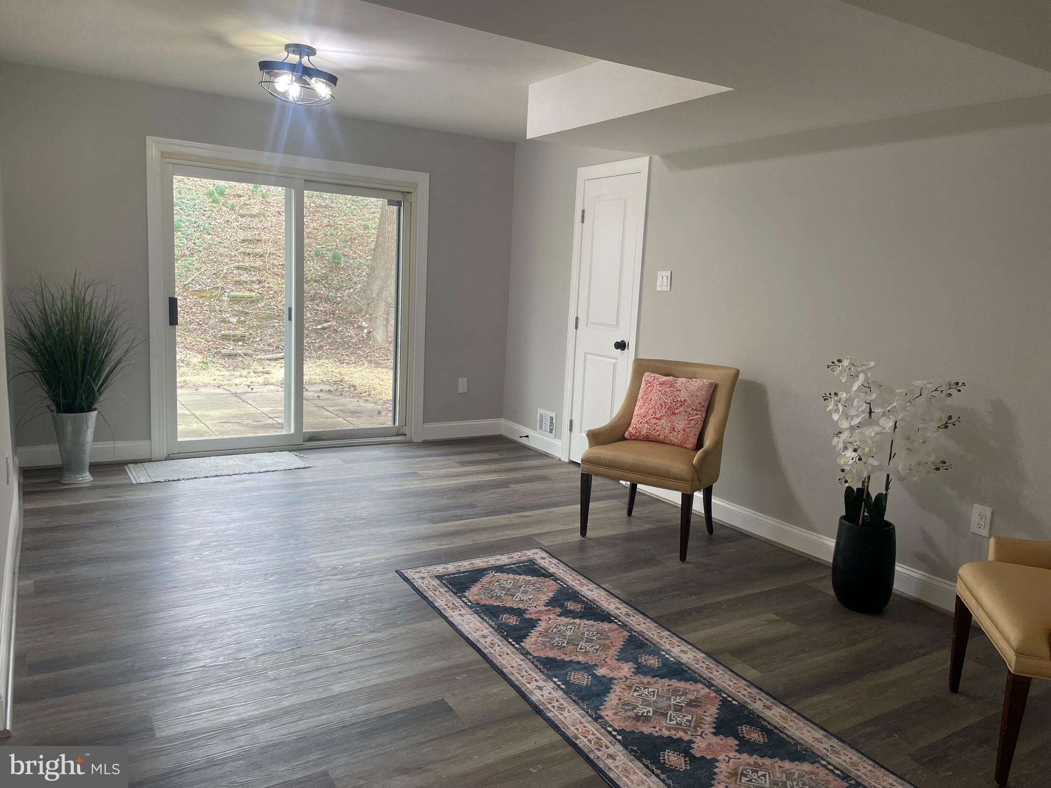 STRAWBERRY HILL EST SUB - Residential