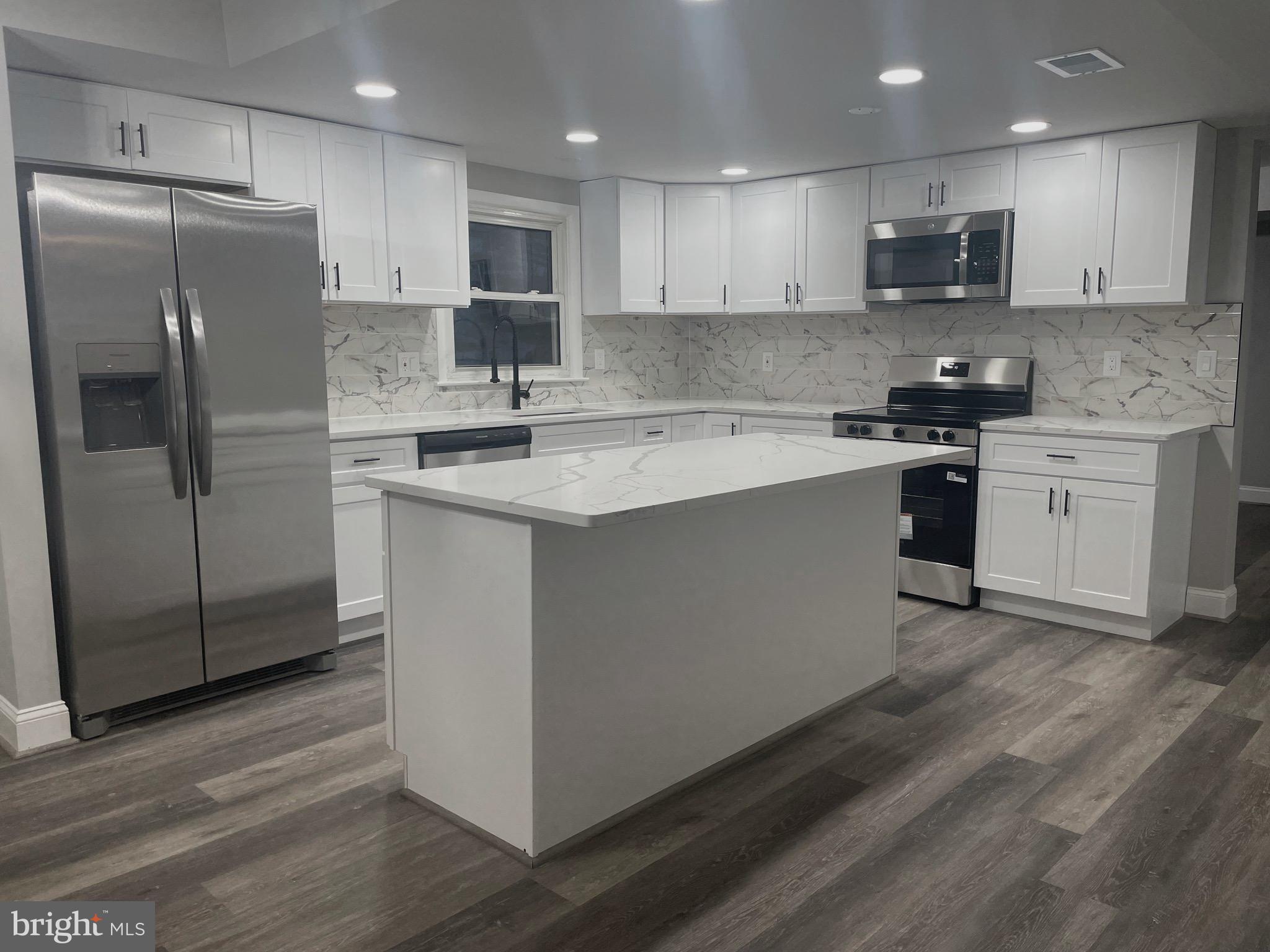 STRAWBERRY HILL EST SUB - Residential