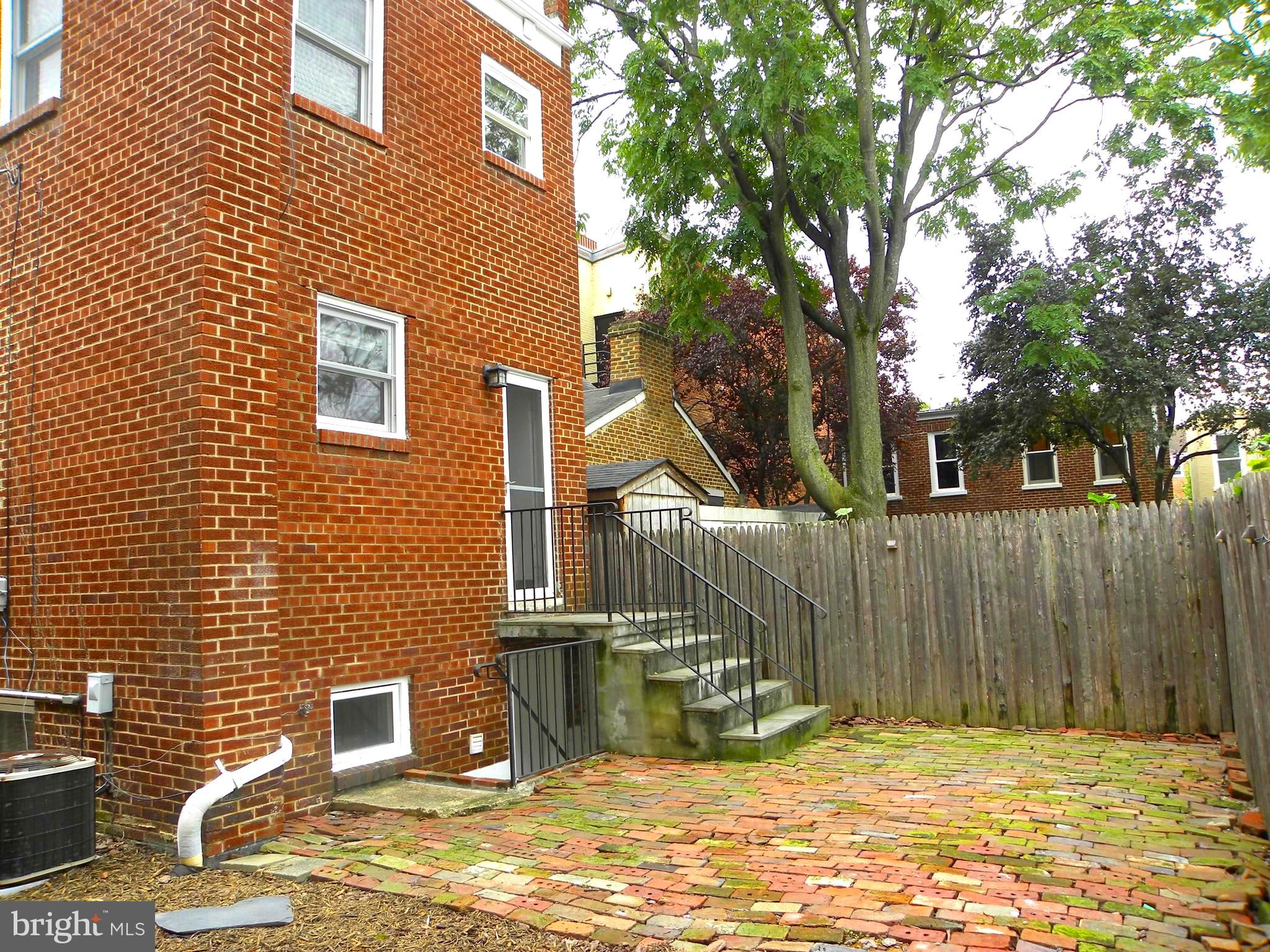 OLD TOWN - Residential Lease