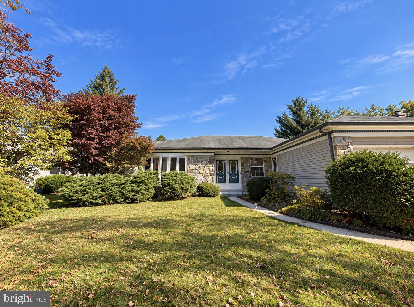 8 W BROOK DRIVE