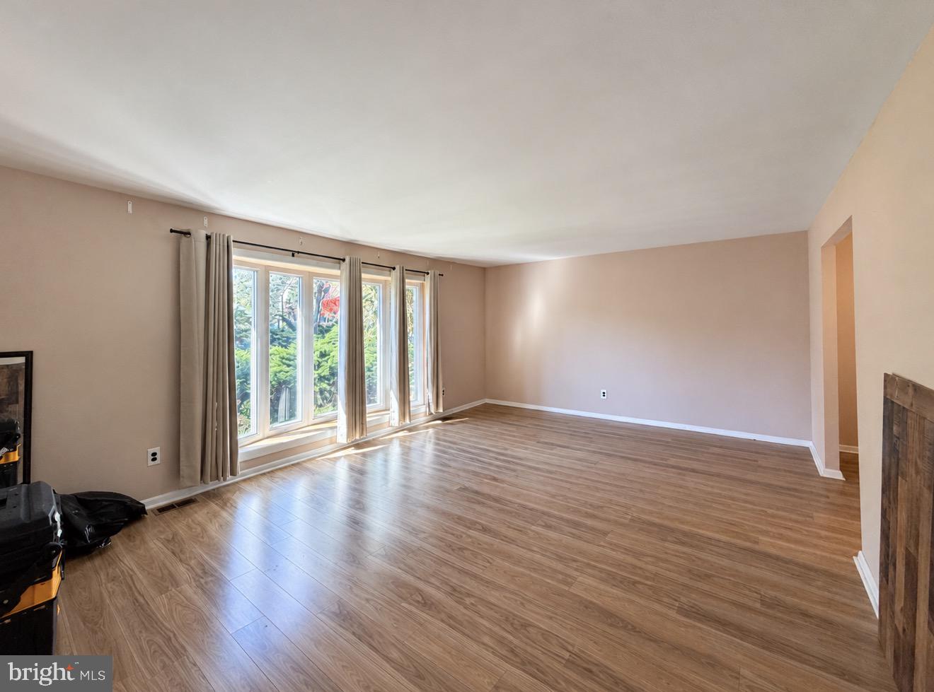 8 W BROOK DRIVE